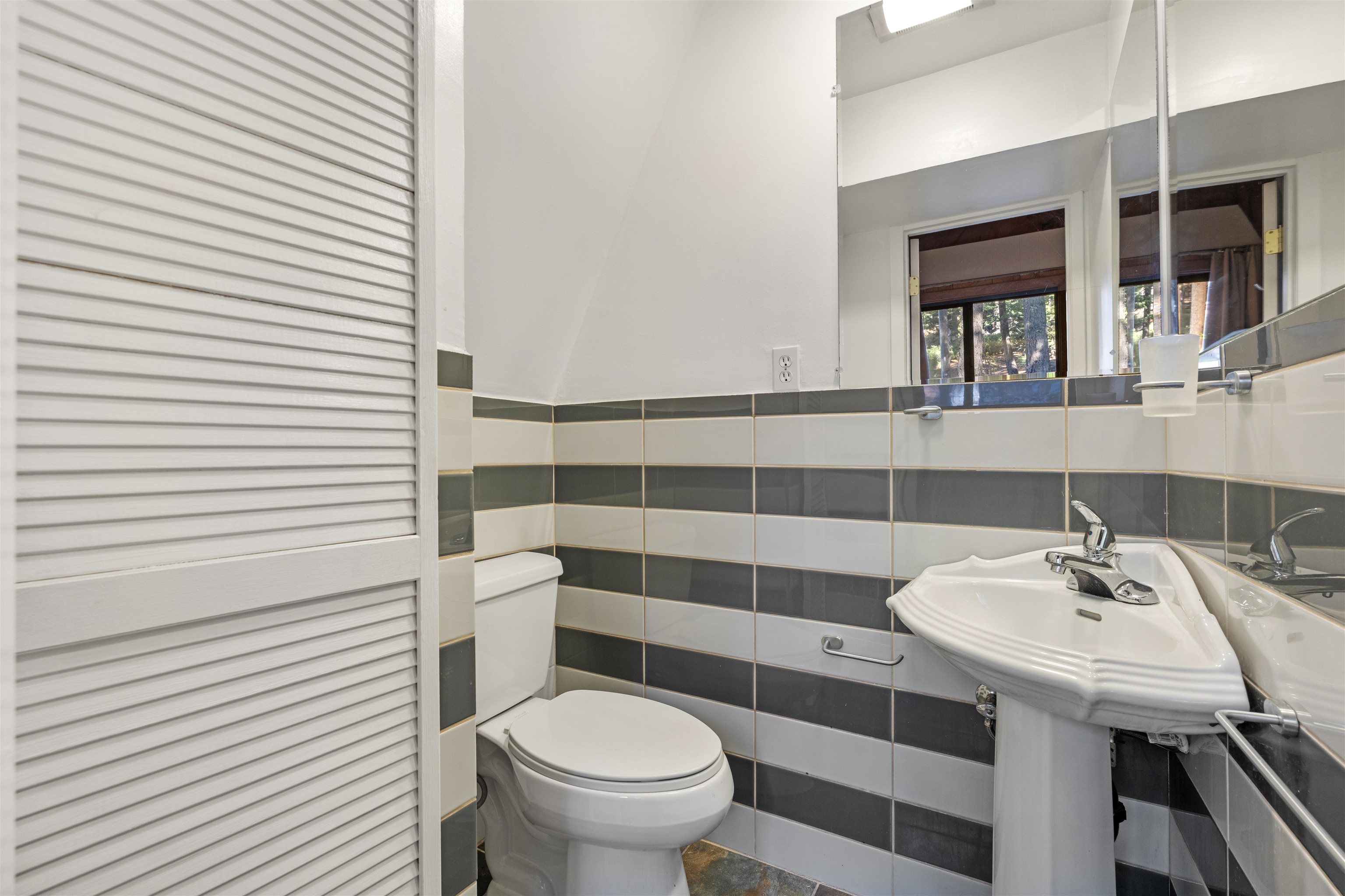 Tahoe City, California, 96145, United States, 2 Bedrooms Bedrooms, ,1 BathroomBathrooms,Residential,For Sale,1997009