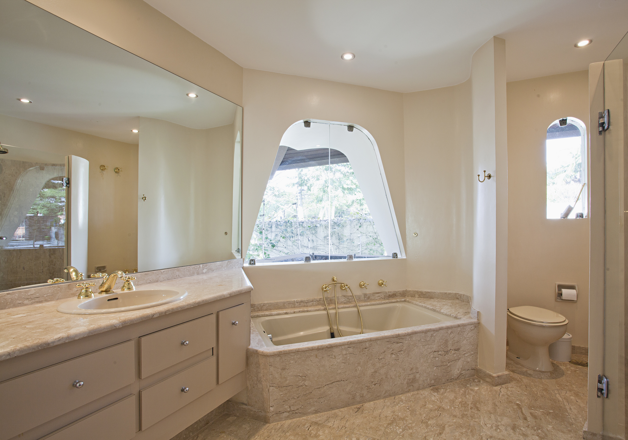  Architectural project by Marcos Tomanik with pool and garage for 16 cars - 物件實景