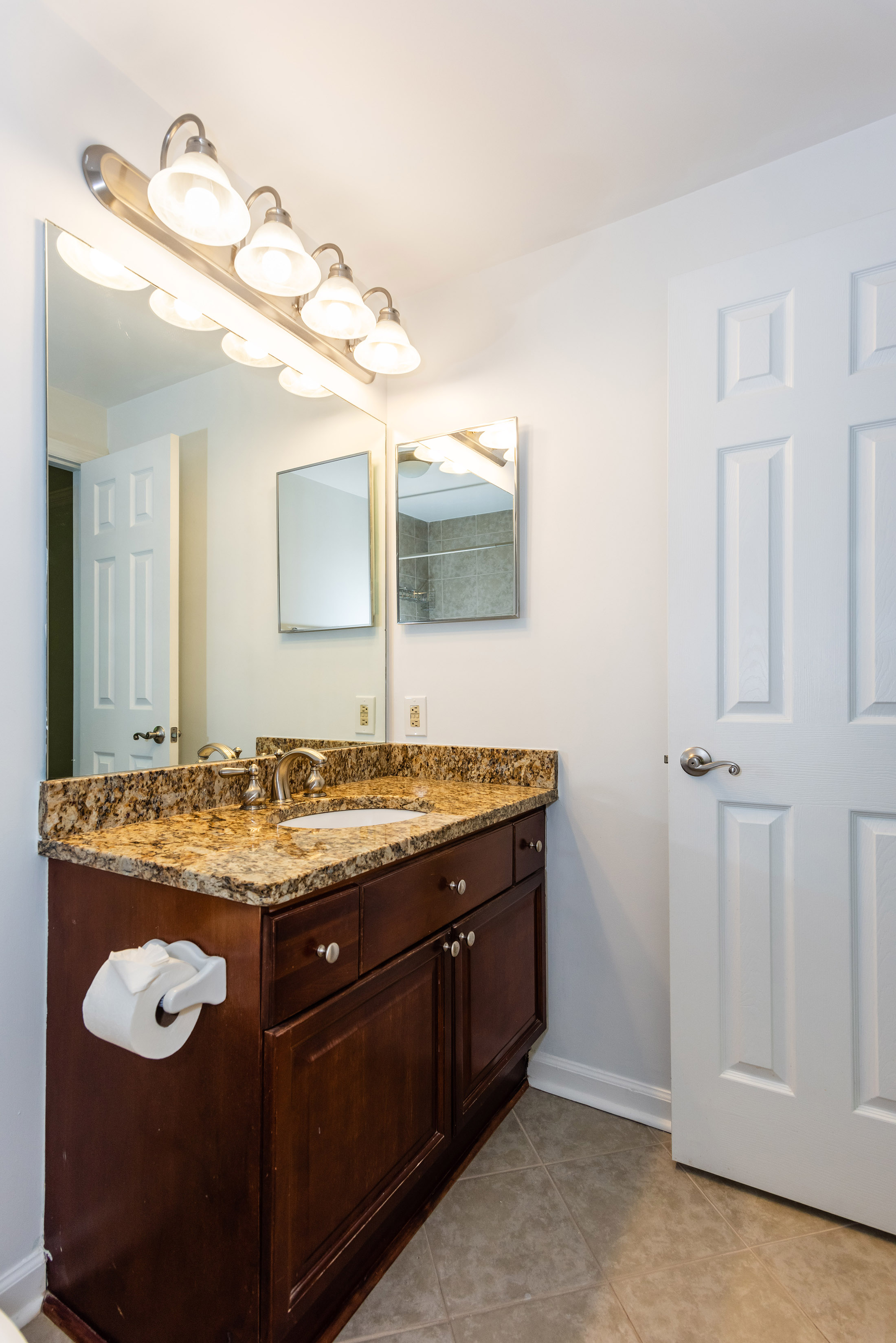  Spacious Corner Unit Condo in Resort-Style Community - 物件實景