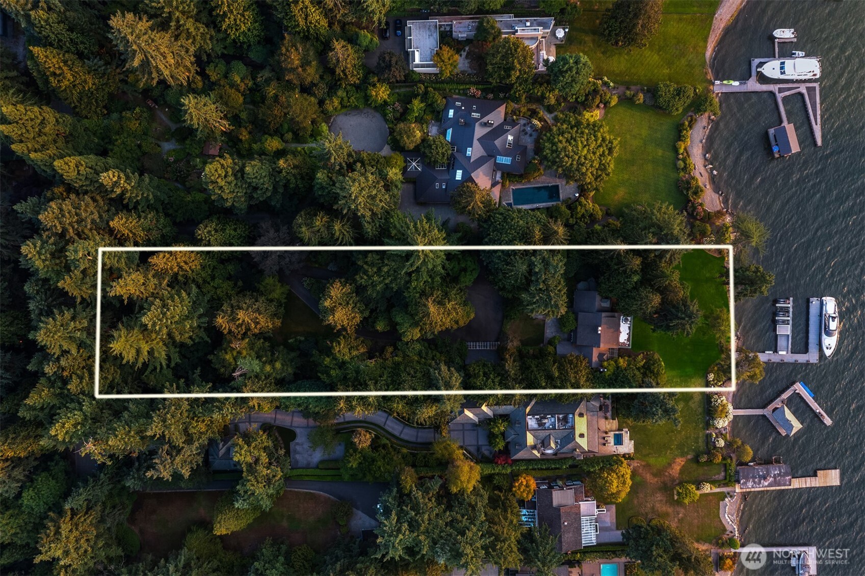 Hunts Point, Washington, 98004, United States, 5 Bedrooms Bedrooms, ,3 BathroomsBathrooms,Residential,For Sale,1865722