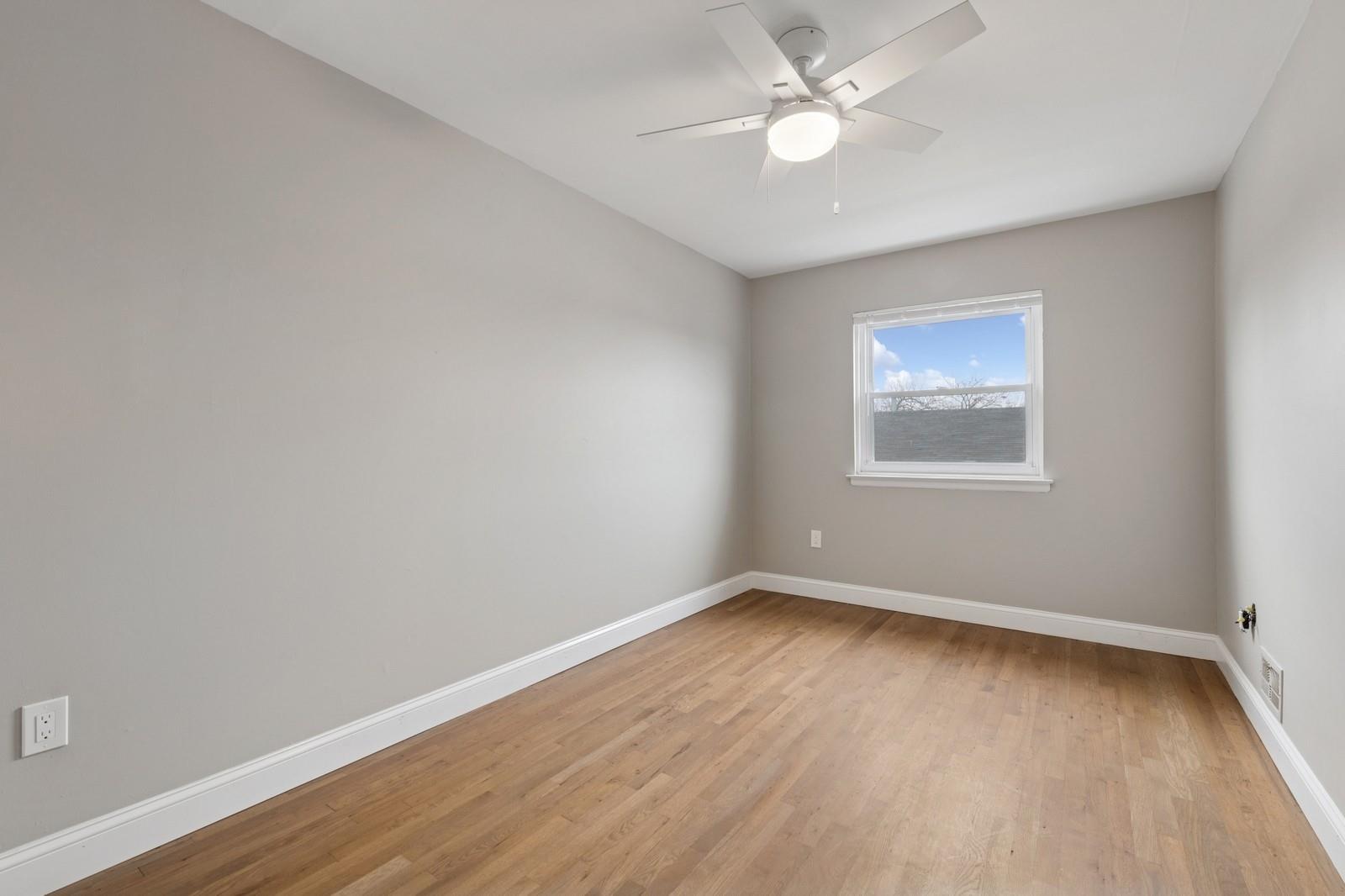 Bronx, New York, 10465, United States, 3 Bedrooms Bedrooms, ,2 BathroomsBathrooms,Residential,For Sale,1794216
