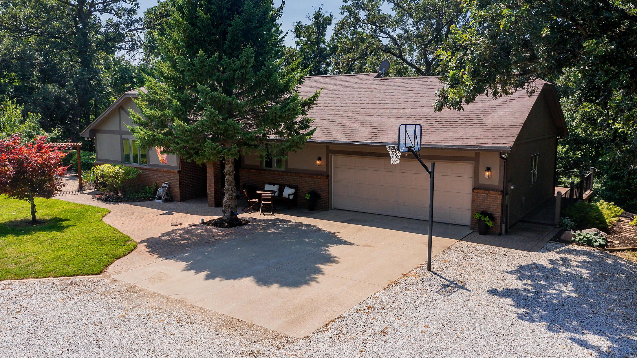 Kelley, Iowa, 50134, United States, 4 Bedrooms Bedrooms, ,2 BathroomsBathrooms,Residential,For Sale,1984612