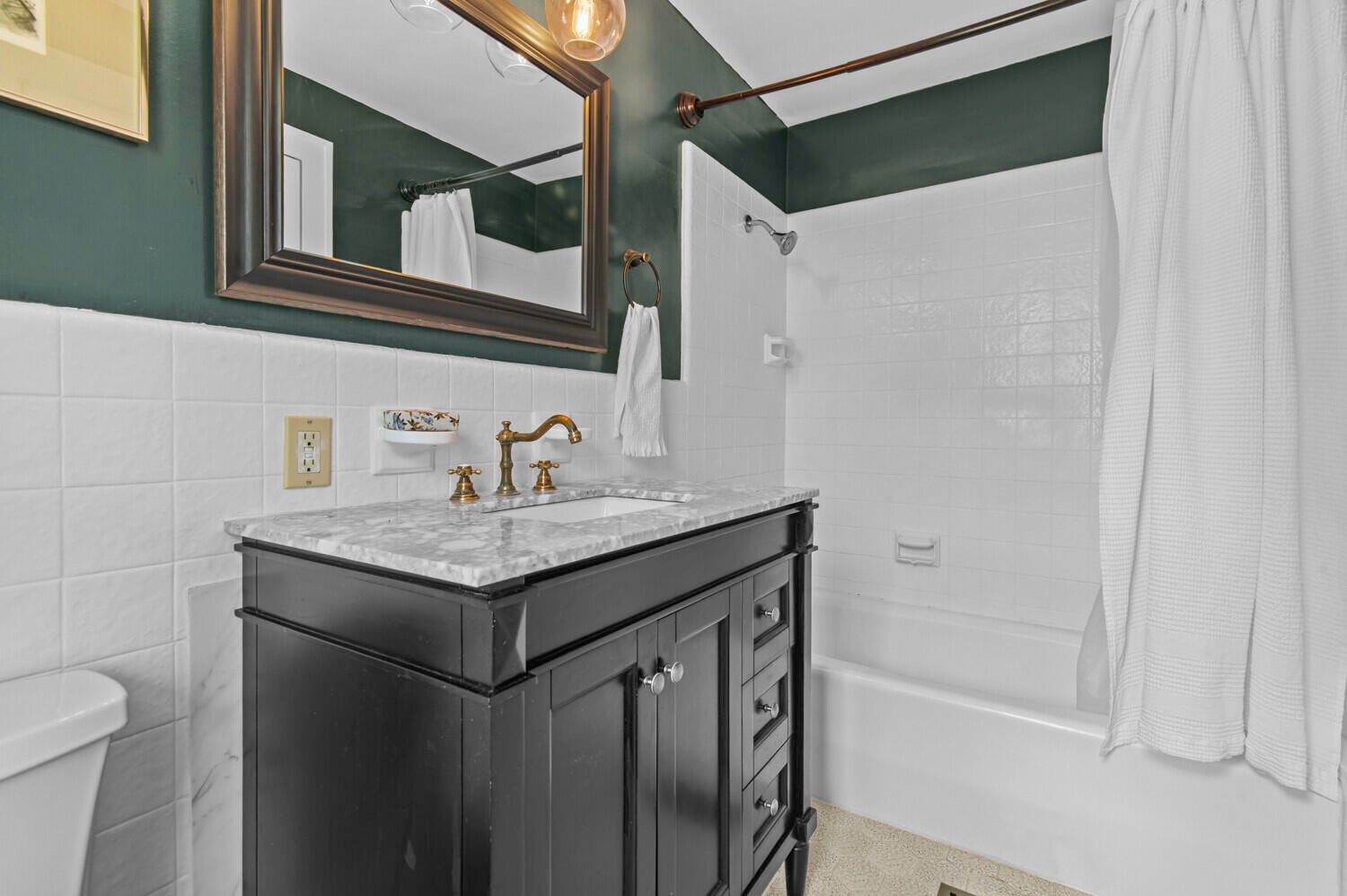 Ann Arbor, Michigan, 48103, United States, 4 Bedrooms Bedrooms, ,3 BathroomsBathrooms,Residential,For Sale,1991262