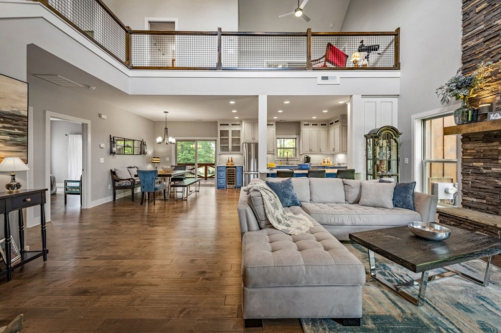Blairsville, Georgia, 30512, United States, 4 Bedrooms Bedrooms, ,3 BathroomsBathrooms,Residential,For Sale,1876280