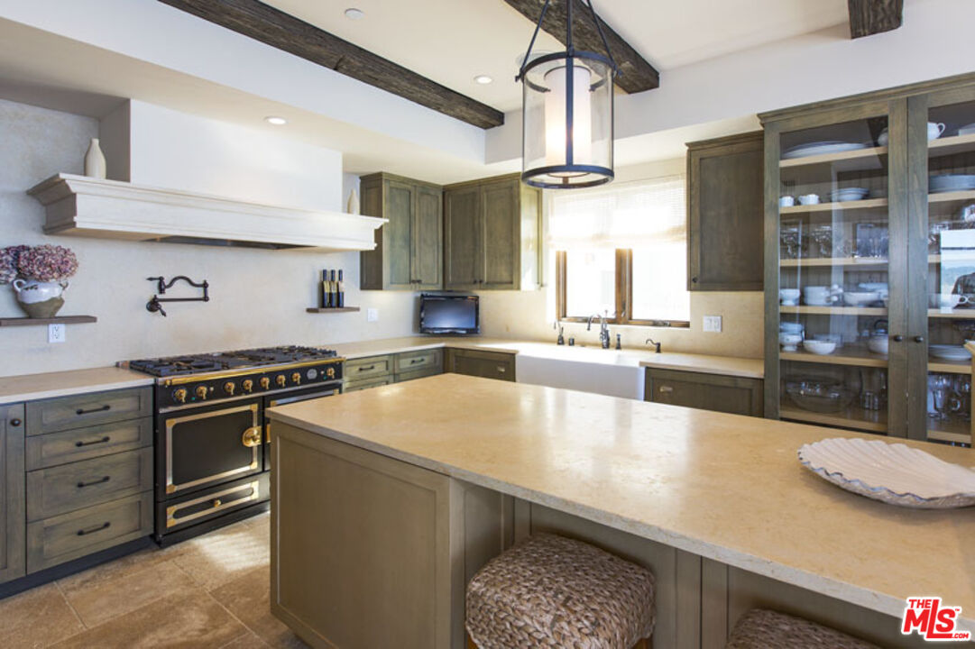Malibu, California, 90265, United States, 5 Bedrooms Bedrooms, ,6 BathroomsBathrooms,Residential,For Sale,1895522