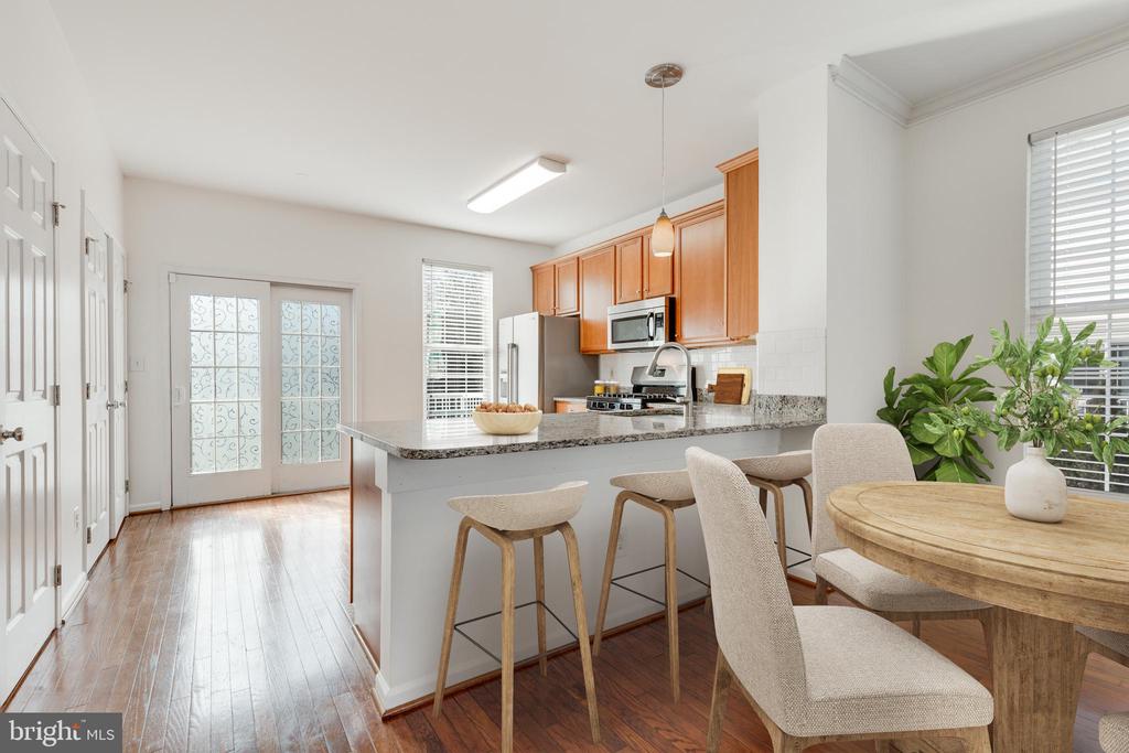 Chantilly, Virginia, 20152, United States, 4 Bedrooms Bedrooms, ,3 BathroomsBathrooms,Residential,For Sale,1988850