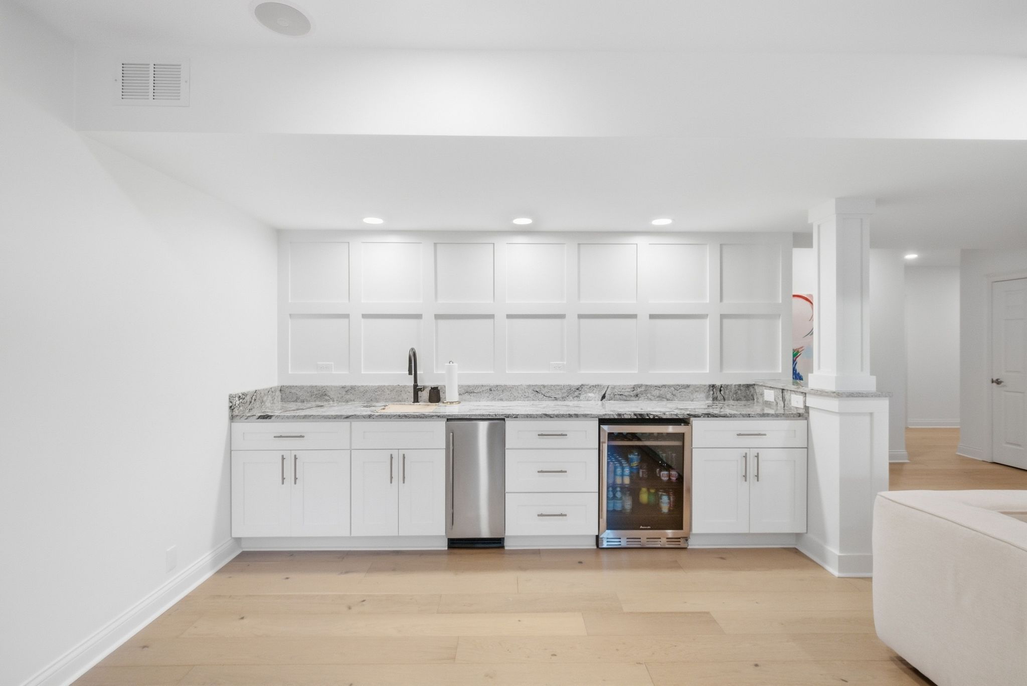  945 Princess Doreen Drive - 物件實景