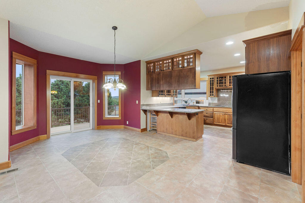 Prineville, Oregon, 97754, United States, 4 Bedrooms Bedrooms, ,3 BathroomsBathrooms,Residential,For Sale,1896038