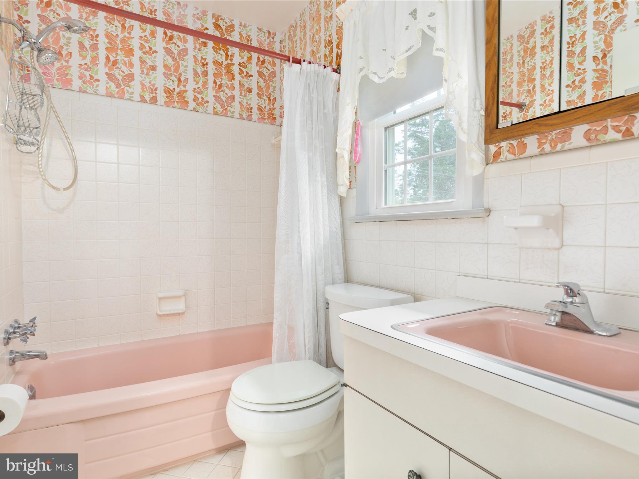 Falls Church, Virginia, 22043, United States, ,Residential,For Sale,1914114