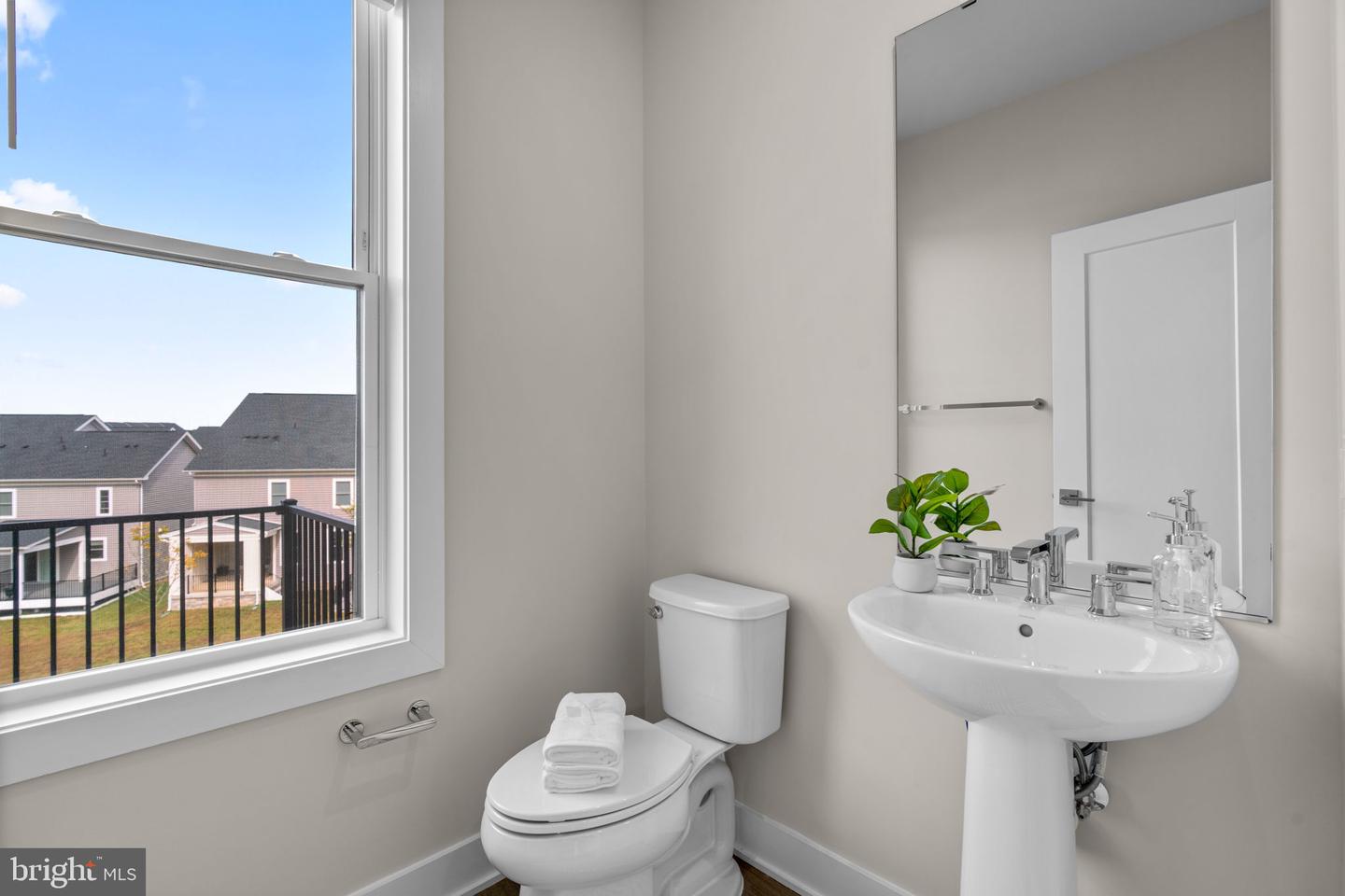 Ellicott City, Maryland, 21042, United States, 3 Bedrooms Bedrooms, ,4 BathroomsBathrooms,Residential,For Sale,1933185