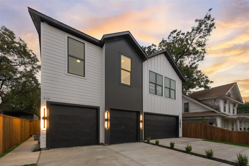 Dallas, Texas, 75208, United States, 3 Bedrooms Bedrooms, ,3 BathroomsBathrooms,Residential,For Sale,1977662