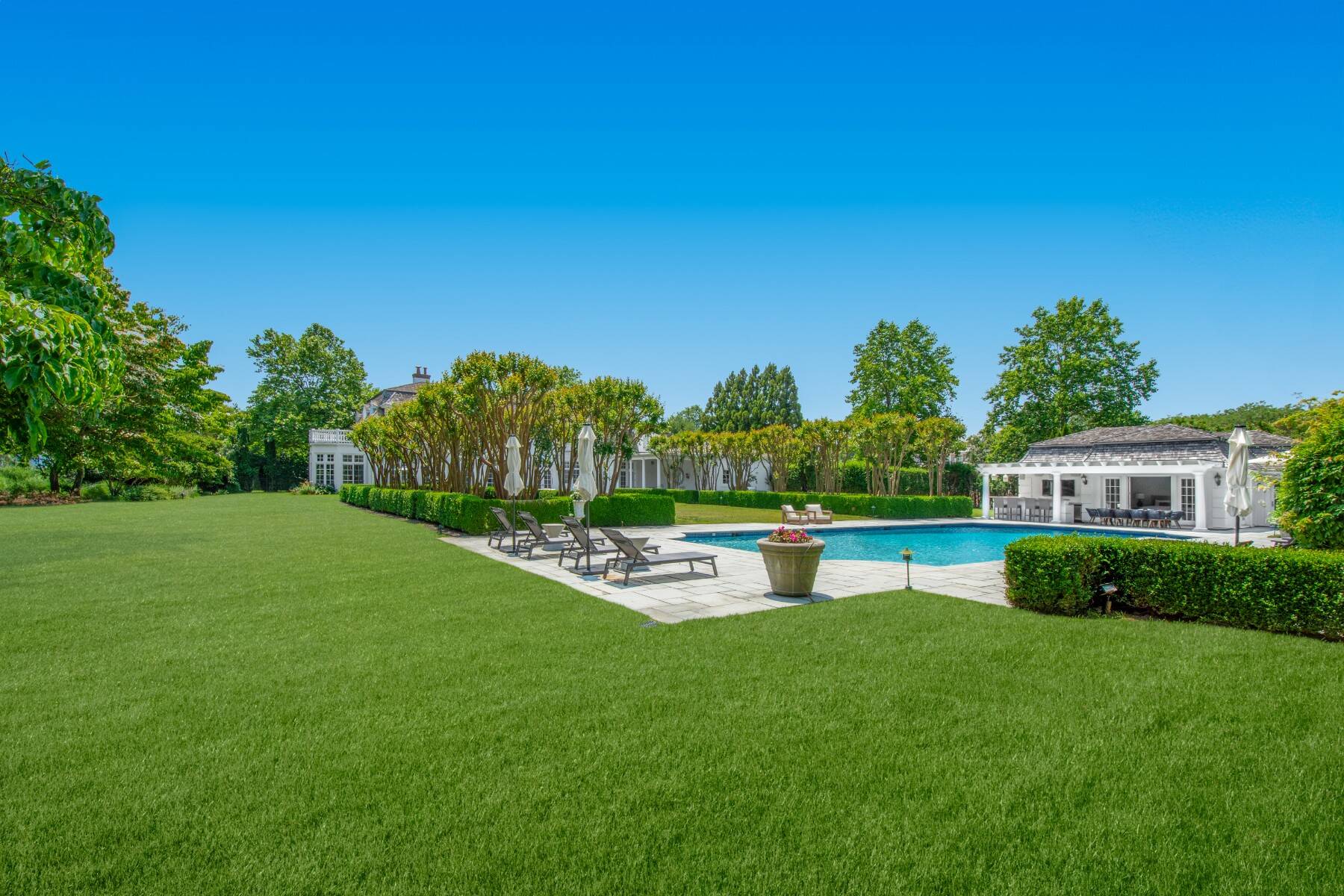  2-Acre SHV Compound, Fully Furnished, w/ Guest & Pool House - 物件實景