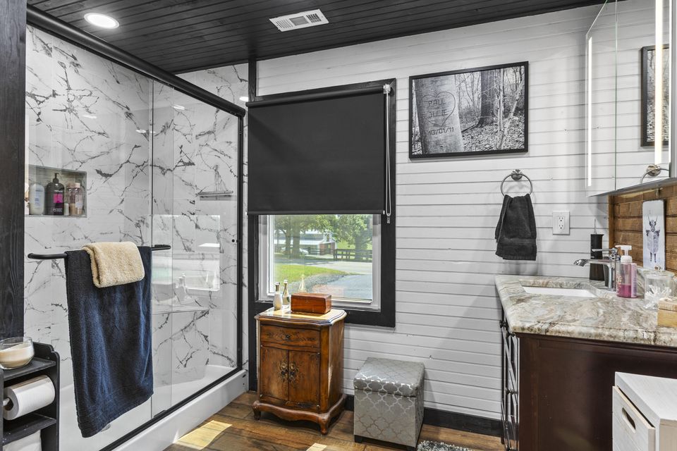 Versailles, Kentucky, 40383, United States, 3 Bedrooms Bedrooms, ,2 BathroomsBathrooms,Residential,For Sale,1976488