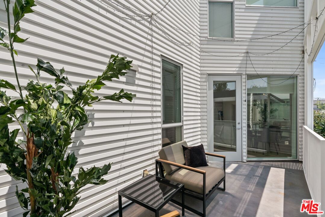 West Hollywood, California, 90069, United States, 2 Bedrooms Bedrooms, ,1 BathroomBathrooms,Residential,For Sale,1938792