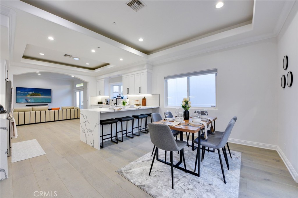 Woodland Hills, California, 91364, United States, 4 Bedrooms Bedrooms, ,3 BathroomsBathrooms,Residential,For Sale,1982021