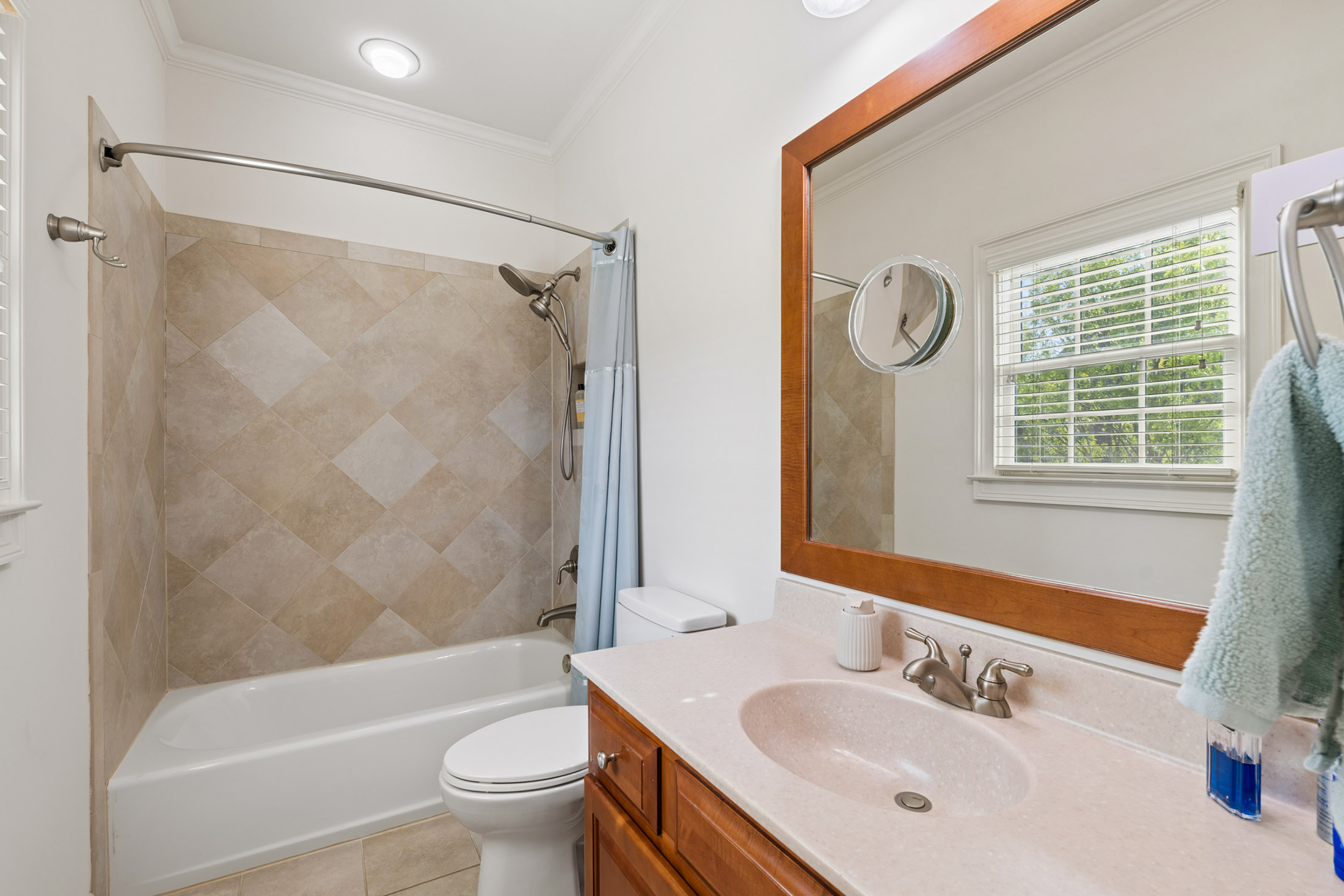  Four Level Brick Townhome with Private Elevator in Gated One Ivy Walk - 物件實景