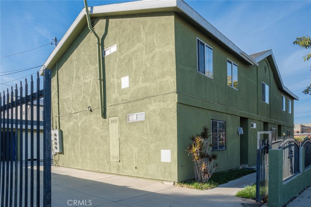 Los Angeles, California, 90061, United States, 14 Bedrooms Bedrooms, ,8 BathroomsBathrooms,Residential,For Sale,1855193