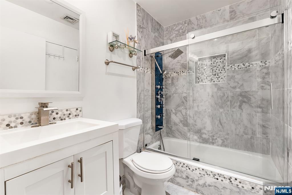 Weehawken, New Jersey, 07086, United States, 2 Bedrooms Bedrooms, ,2 BathroomsBathrooms,Residential,For Sale,1840362