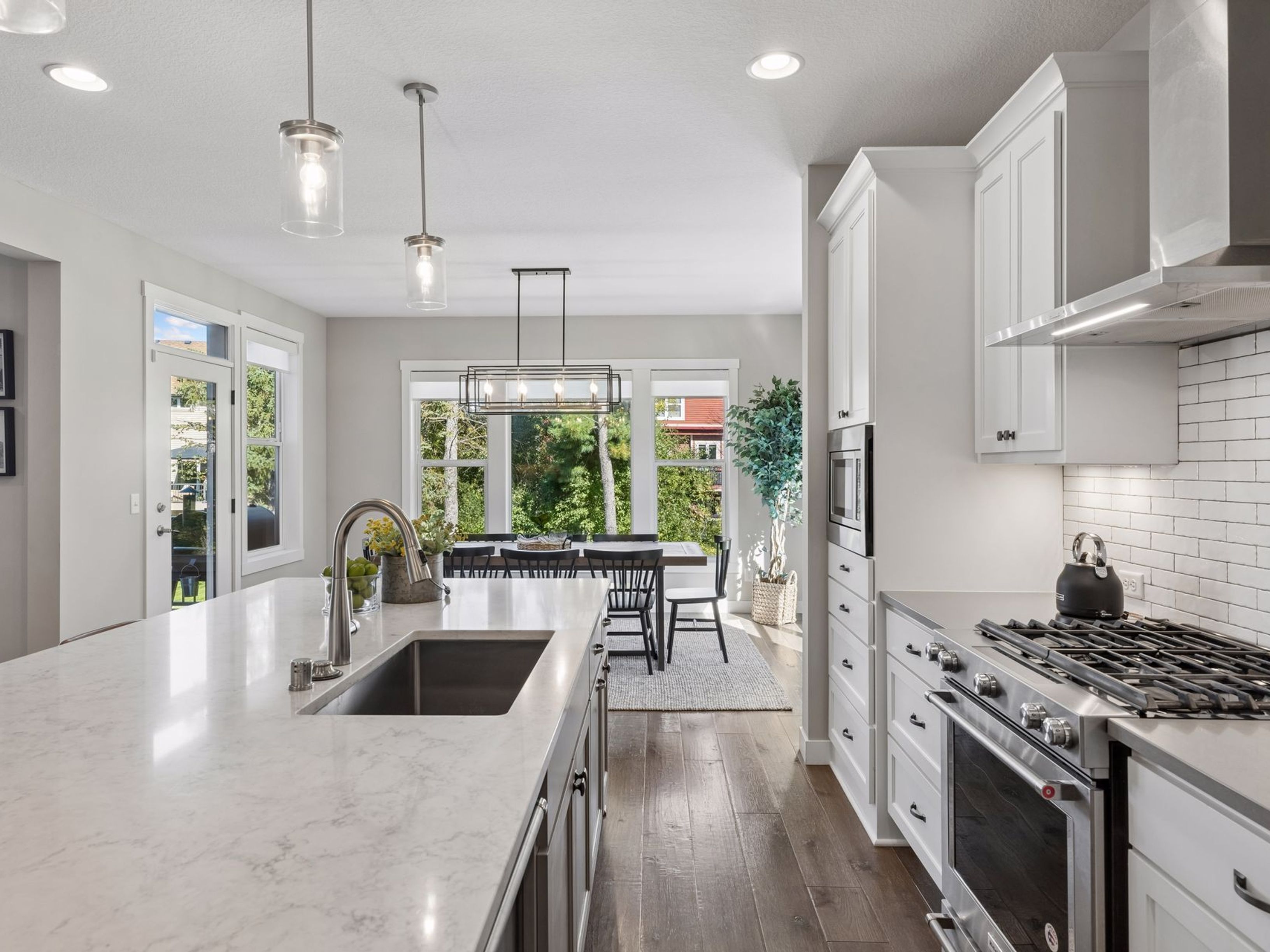  Luxury Living in Desirable Brown’s Creek Cove - 物件實景