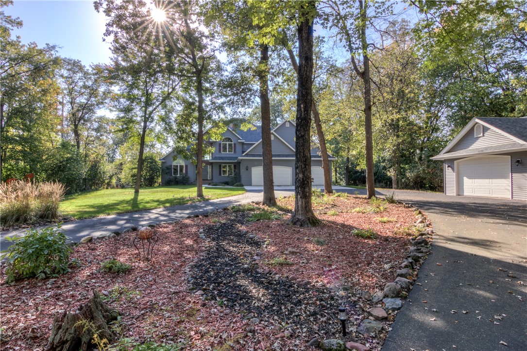 Eau Claire, Wisconsin, 54701, United States, 5 Bedrooms Bedrooms, ,4 BathroomsBathrooms,Residential,For Sale,1976179