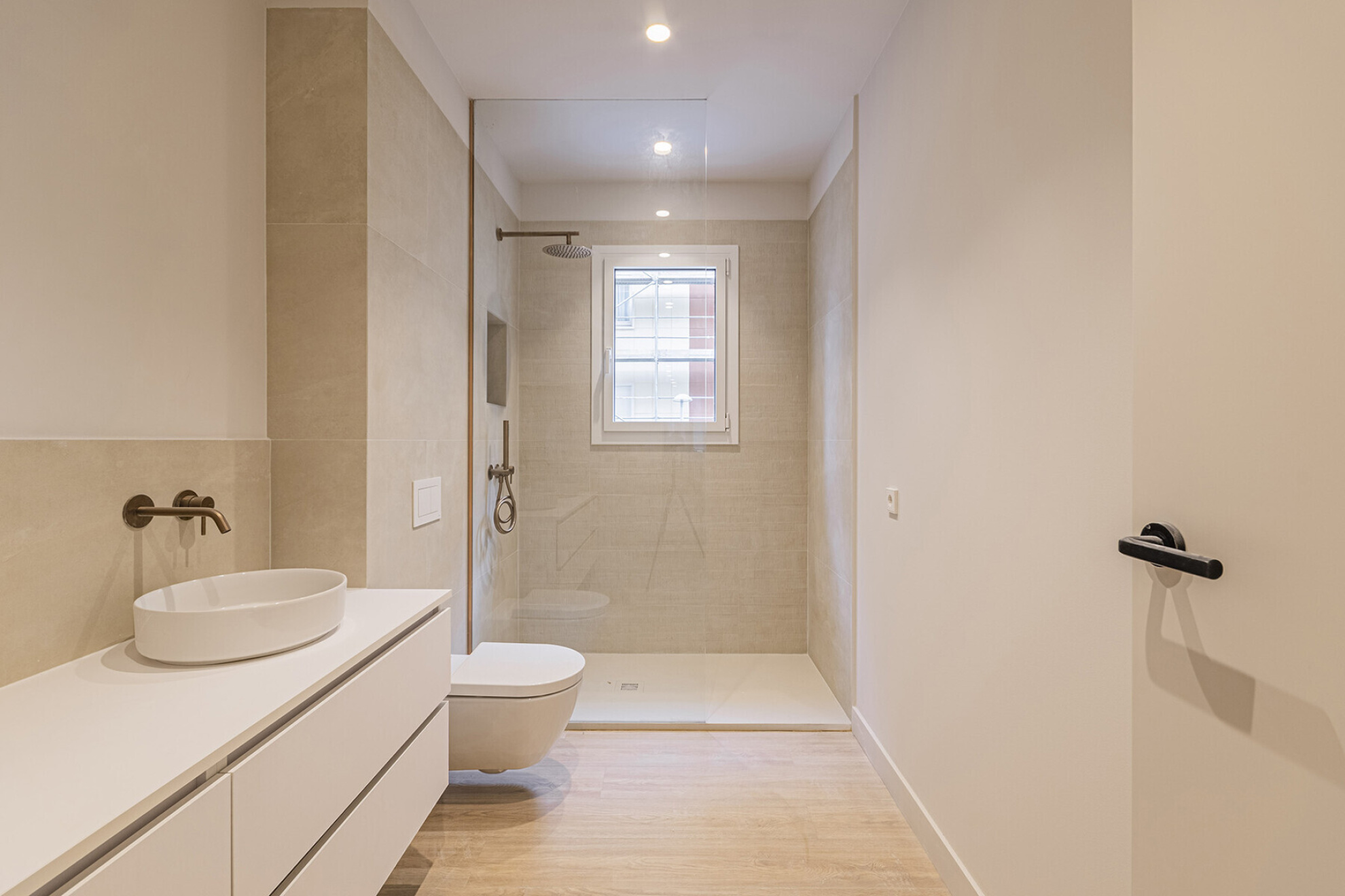  Fantastic renovated apartment with large garden at the living room level - 物件實景