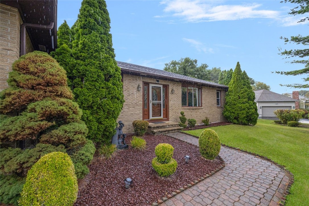 Cranston, Rhode Island, 02921, United States, 3 Bedrooms Bedrooms, ,2 BathroomsBathrooms,Residential,For Sale,1940913