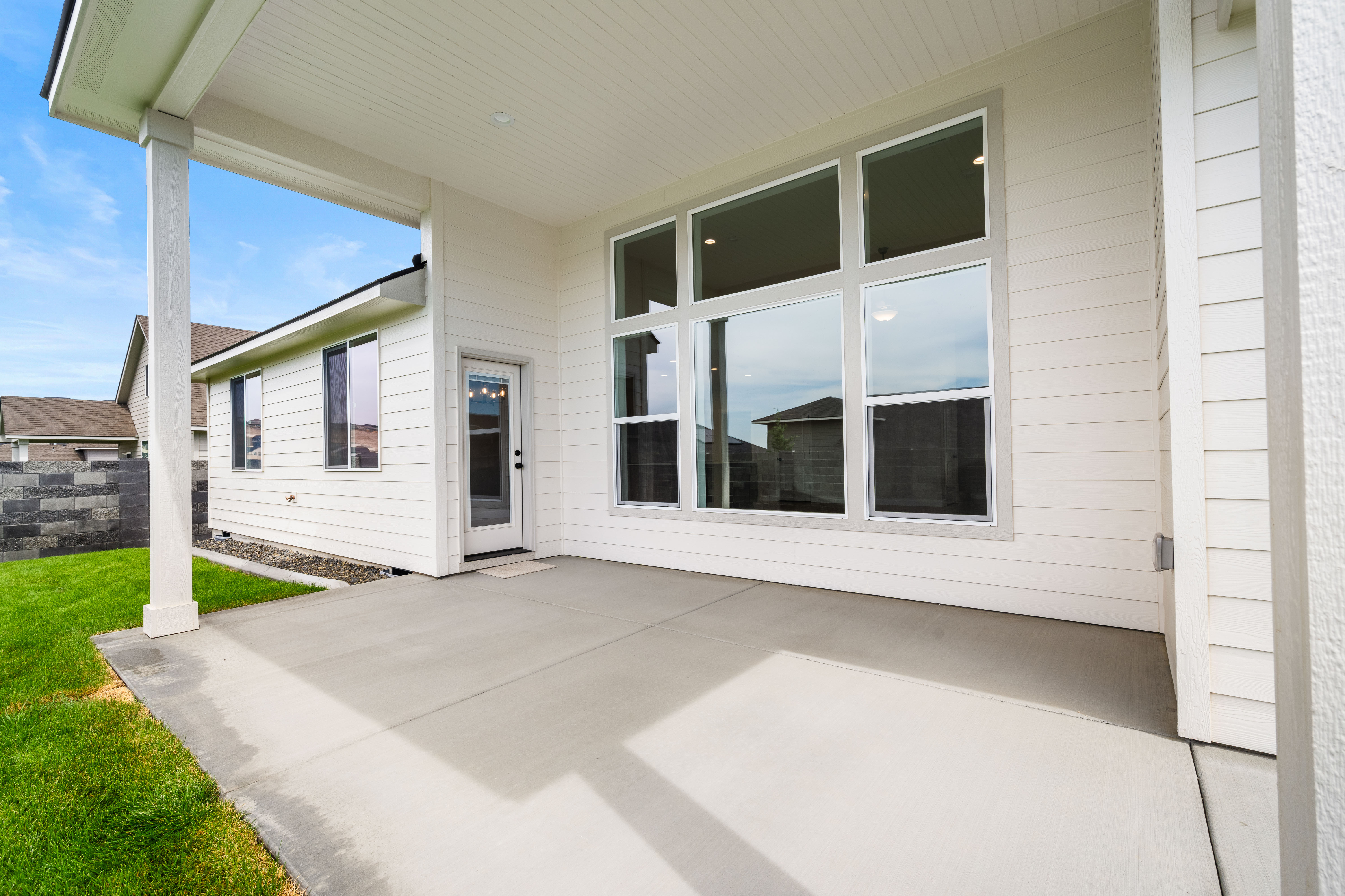  Spacious Half Acre Lot AND $10,000 Buyer Credit - 物件實景