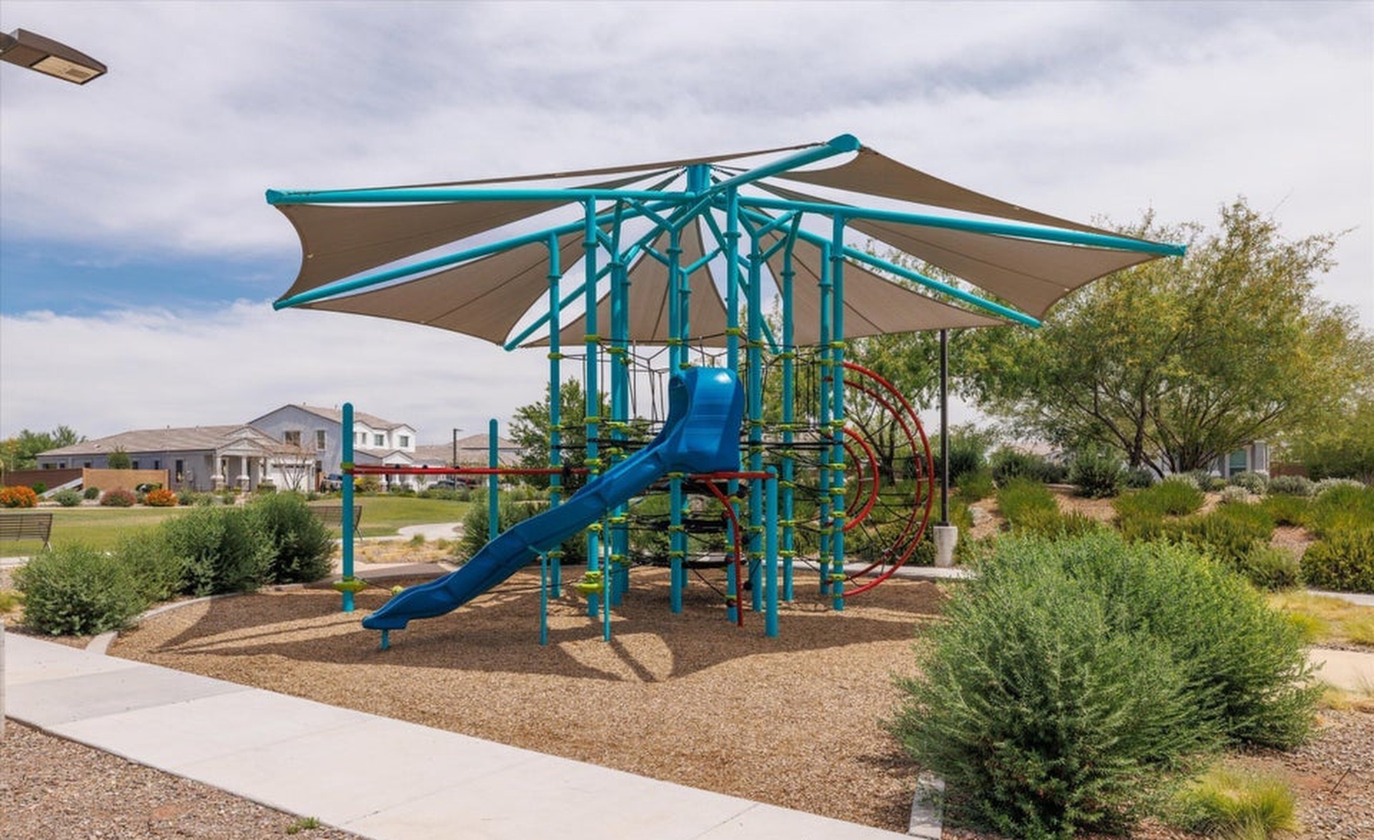  2046 E Charlotte Drive  Phoenix, AZ - 物件實景