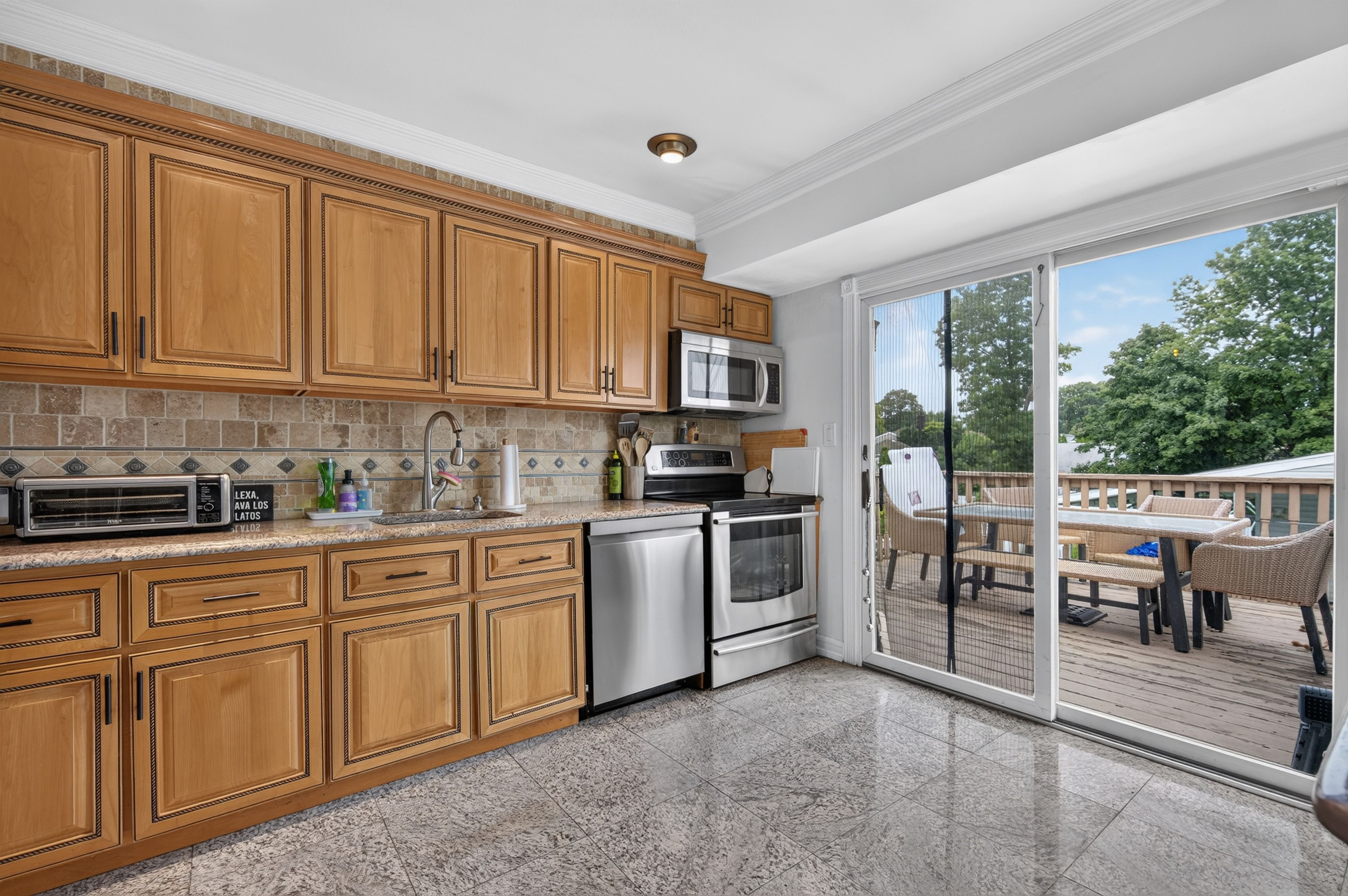  103 Motor Avenue, Farmingdale, NY, 11735 - 物件實景