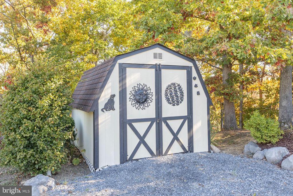 Strasburg, Virginia, 22657, United States, 2 Bedrooms Bedrooms, ,2 BathroomsBathrooms,Residential,For Sale,1996820