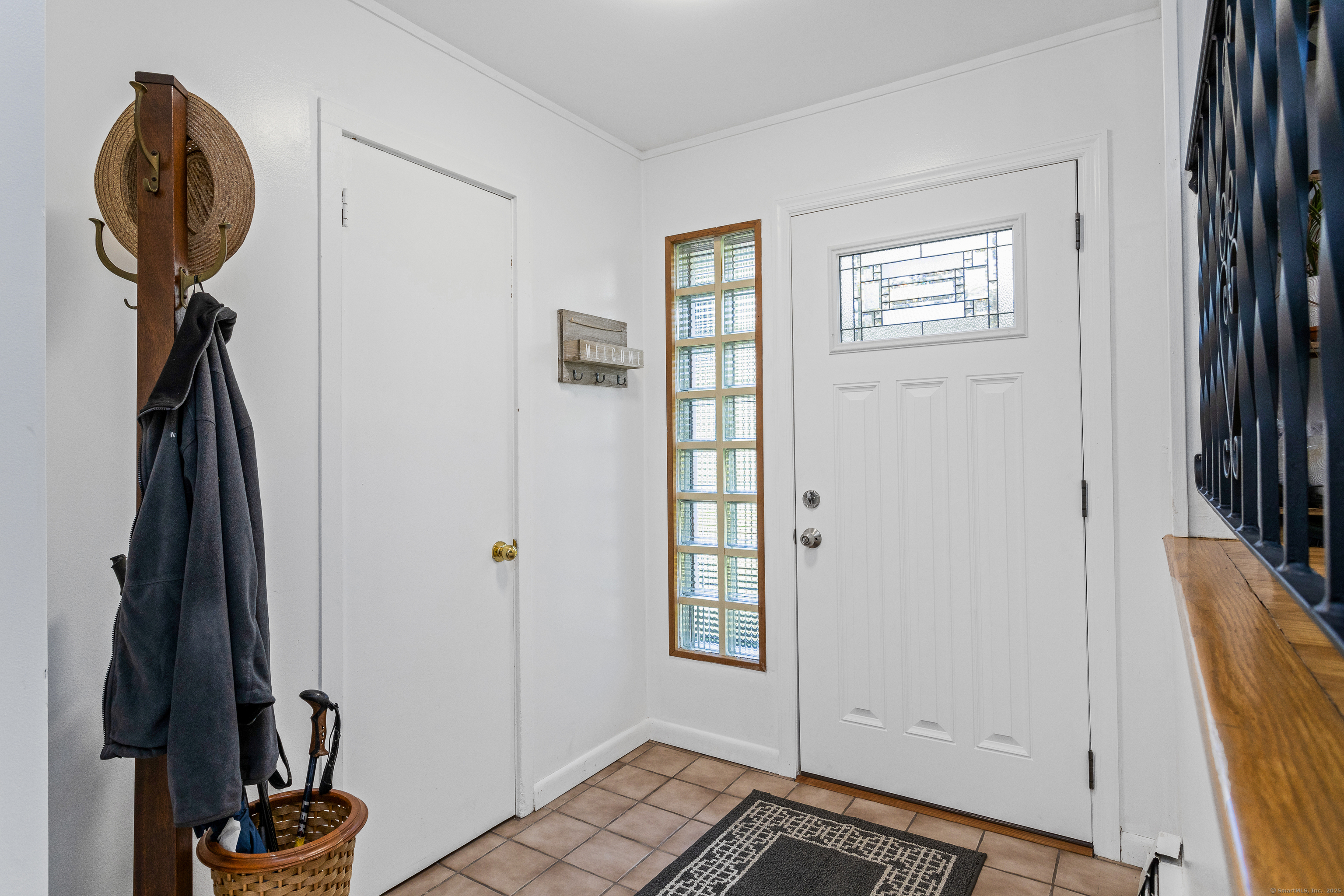 Brookfield, Connecticut, 06804, United States, 3 Bedrooms Bedrooms, ,2 BathroomsBathrooms,Residential,For Sale,1934306