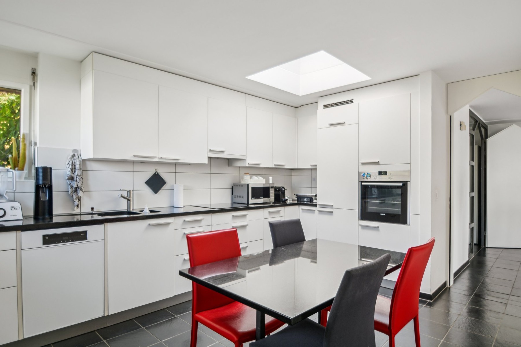  Exclusive Opportunity in Biel — Unique Architect-Designed Home, Exceptional Modu - 物件實景