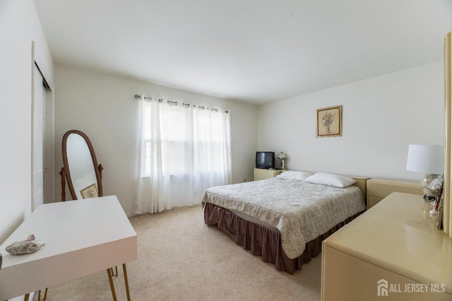 Edison, New Jersey, 08820, United States, 4 Bedrooms Bedrooms, ,3 BathroomsBathrooms,Residential,For Sale,1908022