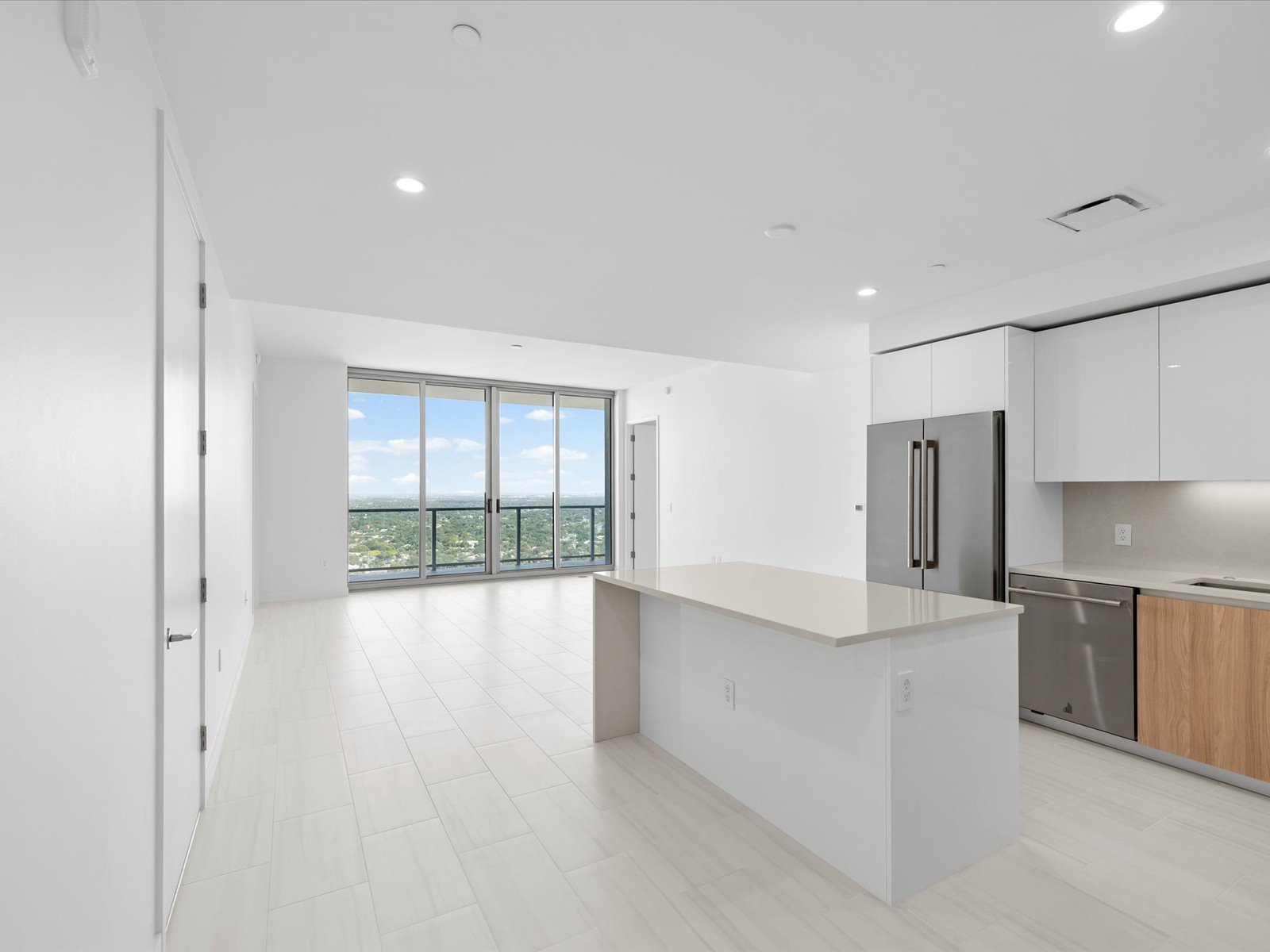 ST Petersburg, Florida, 33701, United States, 2 Bedrooms Bedrooms, ,3 BathroomsBathrooms,Residential,For Sale,2049072