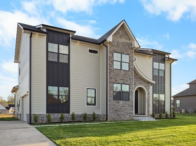 Clarksville, Tennessee, 37043, United States, 5 Bedrooms Bedrooms, ,4 BathroomsBathrooms,Residential,For Sale,1973971