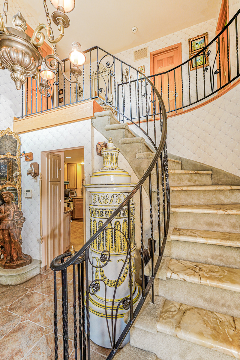 Staten Island, New York, 10301, United States, 4 Bedrooms Bedrooms, ,3 BathroomsBathrooms,Residential,For Sale,1838592