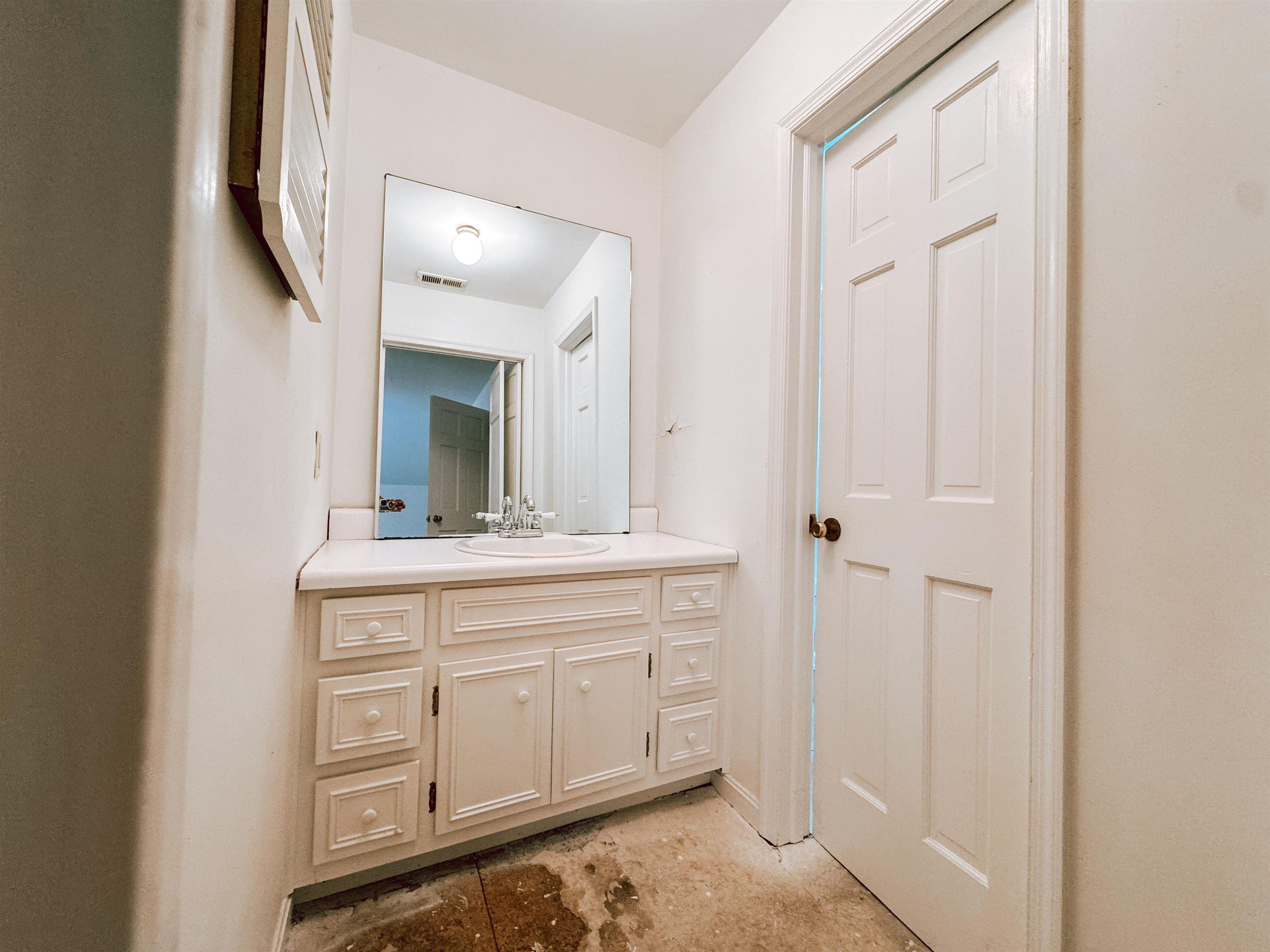 Blacksburg, Virginia, 24060, United States, 5 Bedrooms Bedrooms, ,4 BathroomsBathrooms,Residential,For Sale,1900979