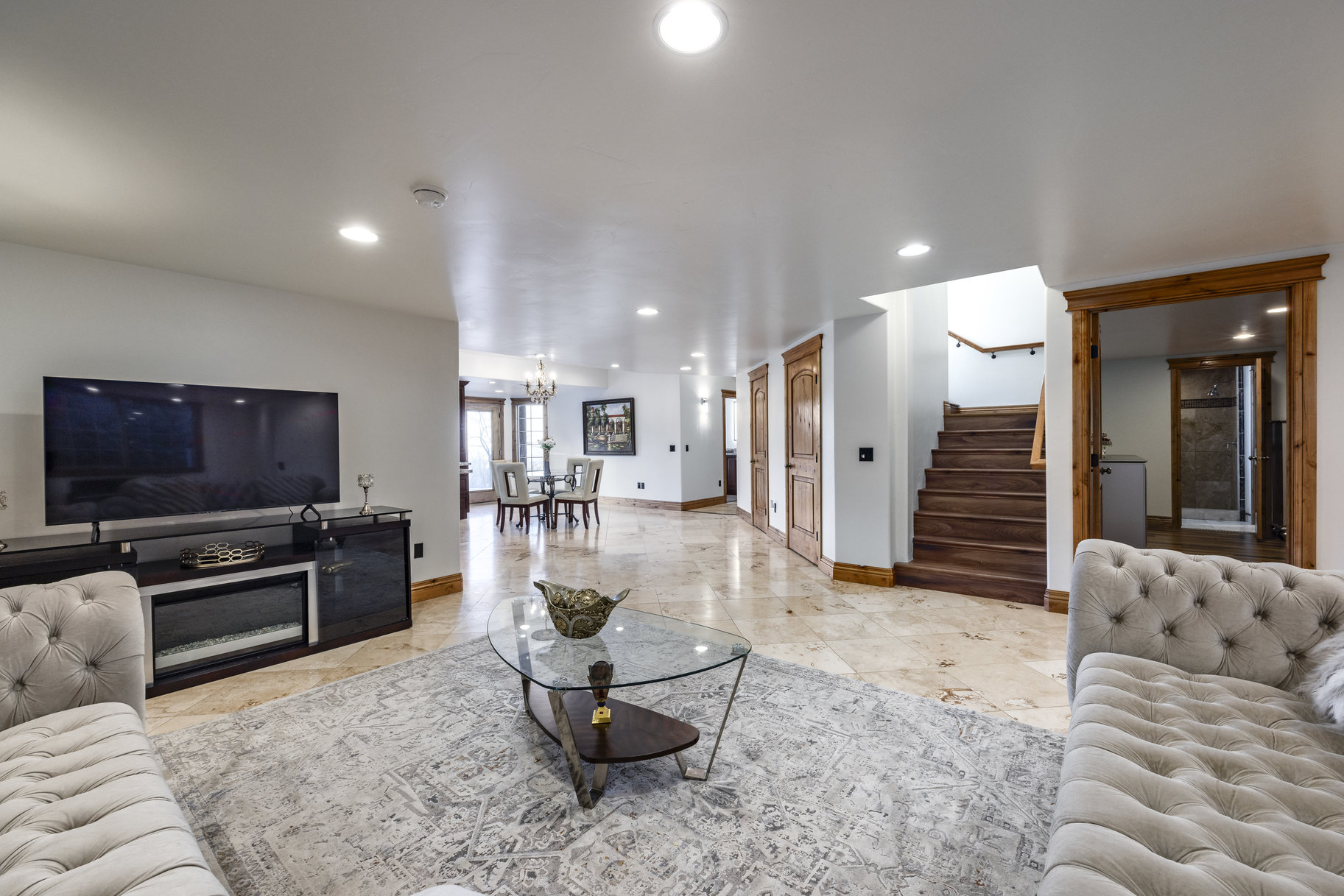  Mountain Views, Trail Access & Luxury East Bench Living - 物件實景