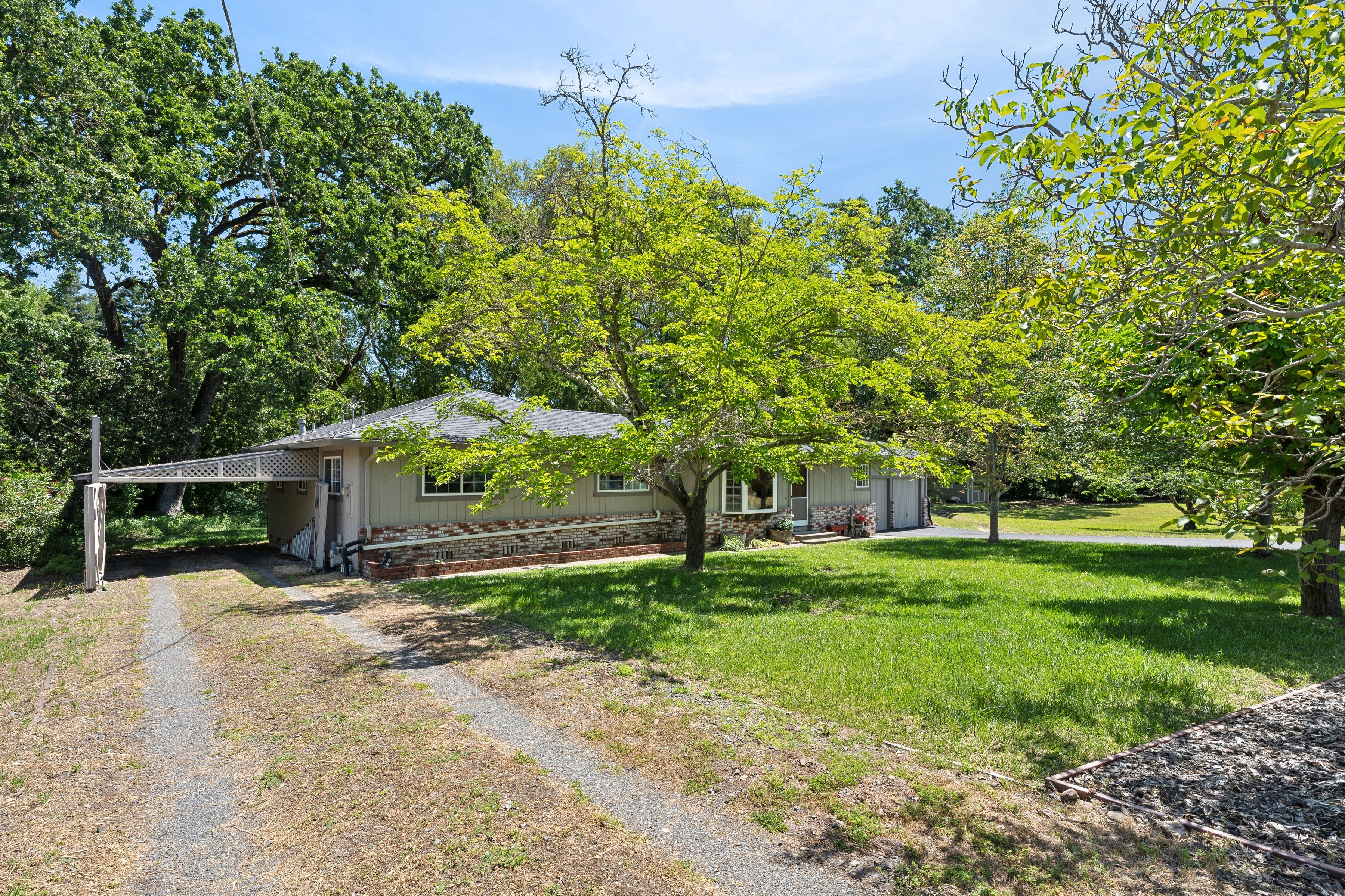  825 Woodside Aka Madrone Road - 物件實景