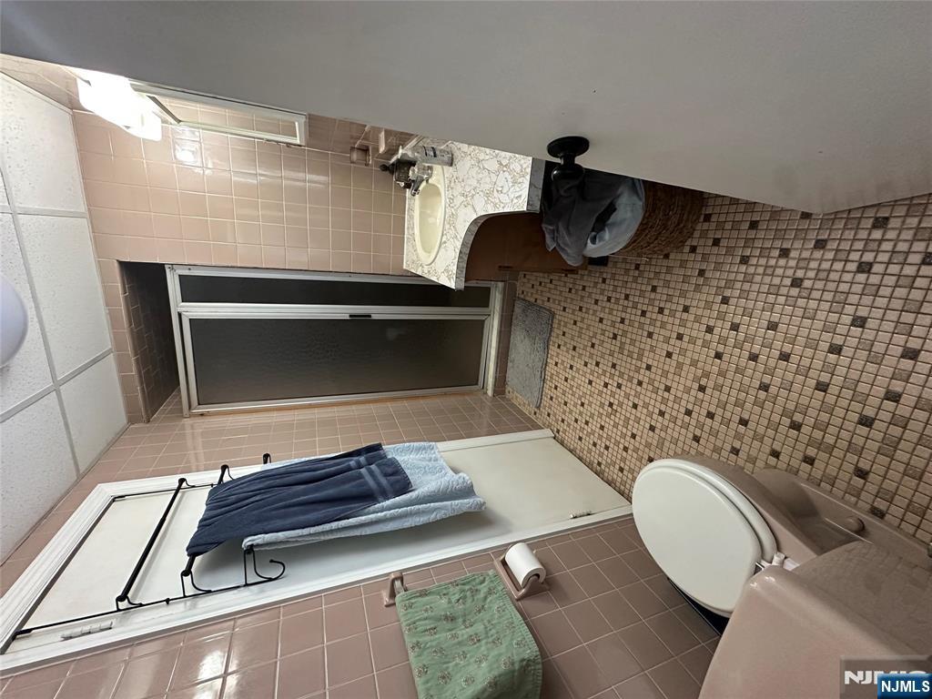 Secaucus, New Jersey, 07094, United States, 8 Bedrooms Bedrooms, ,5 BathroomsBathrooms,Residential,For Sale,1938103