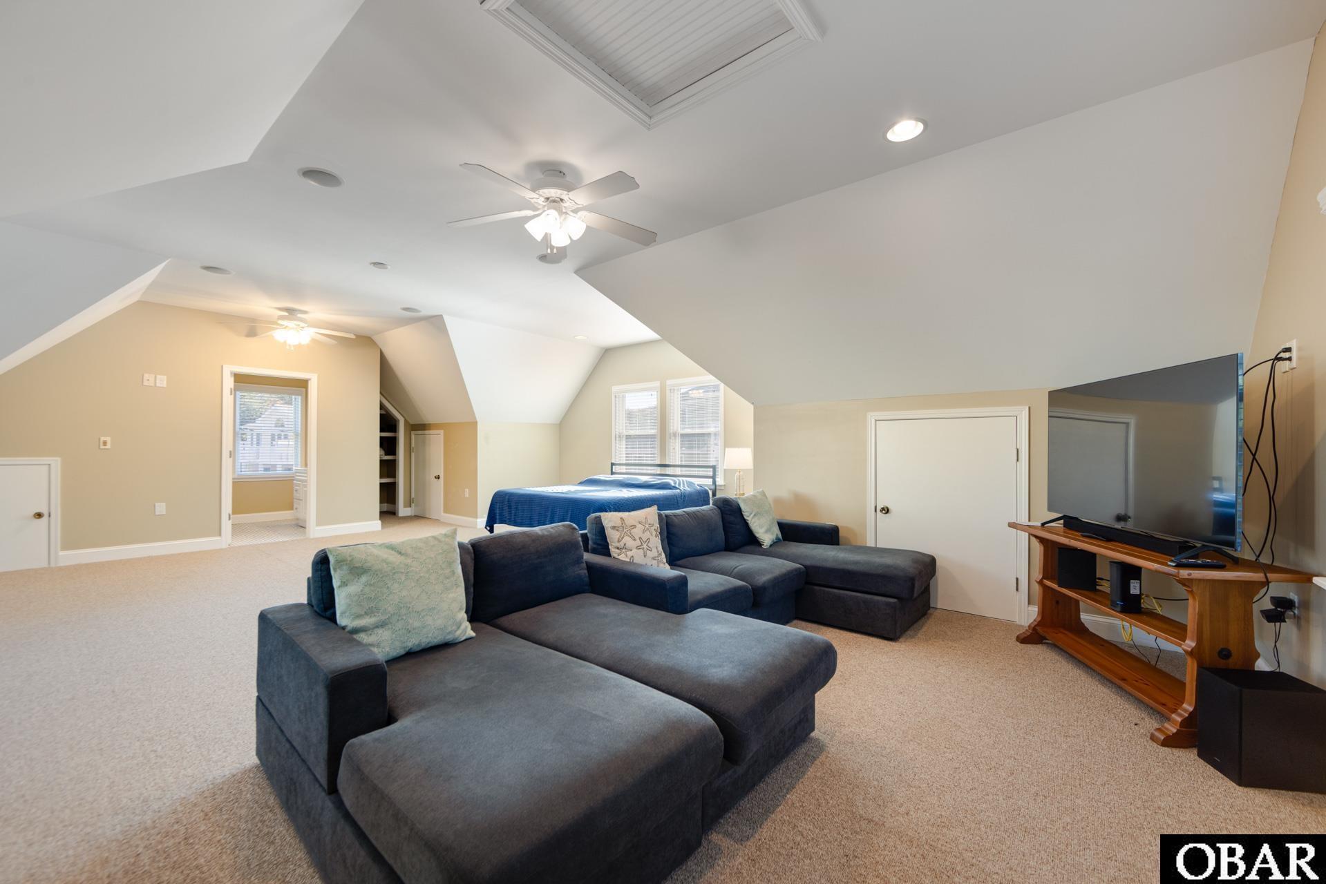 Duck, North Carolina, 27949, United States, 6 Bedrooms Bedrooms, ,7 BathroomsBathrooms,Residential,For Sale,1994366