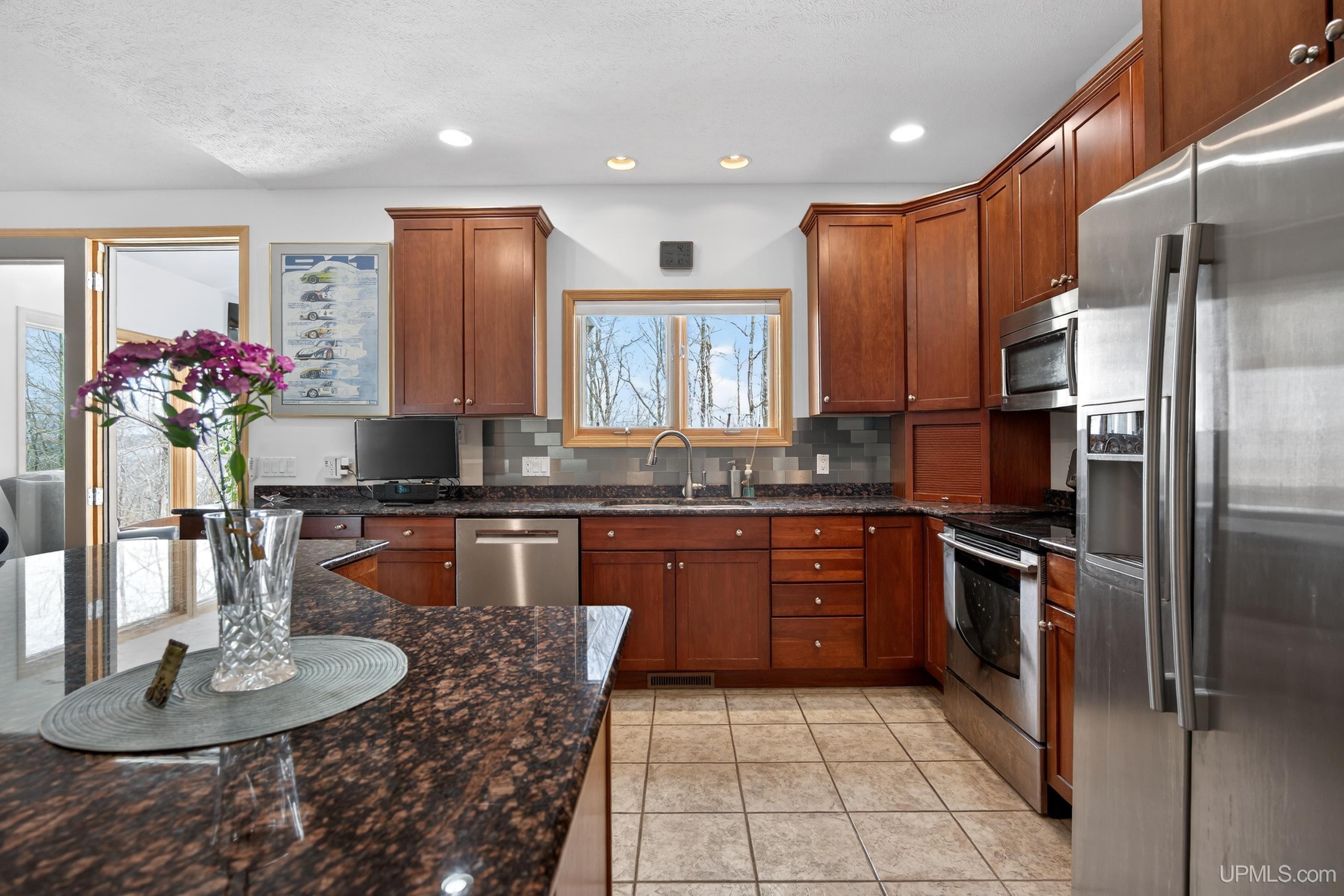 Houghton, Michigan, 49931, United States, 3 Bedrooms Bedrooms, ,4 BathroomsBathrooms,Residential,For Sale,2029605