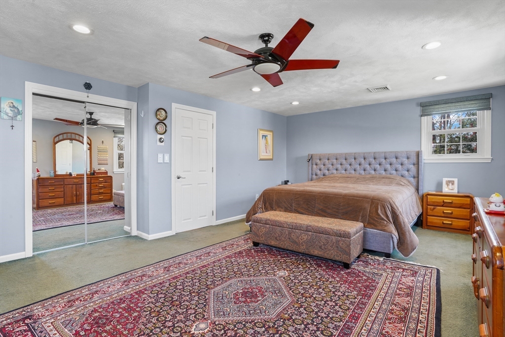 Burlington, Massachusetts, 01803, United States, 3 Bedrooms Bedrooms, ,2 BathroomsBathrooms,Residential,For Sale,2039576