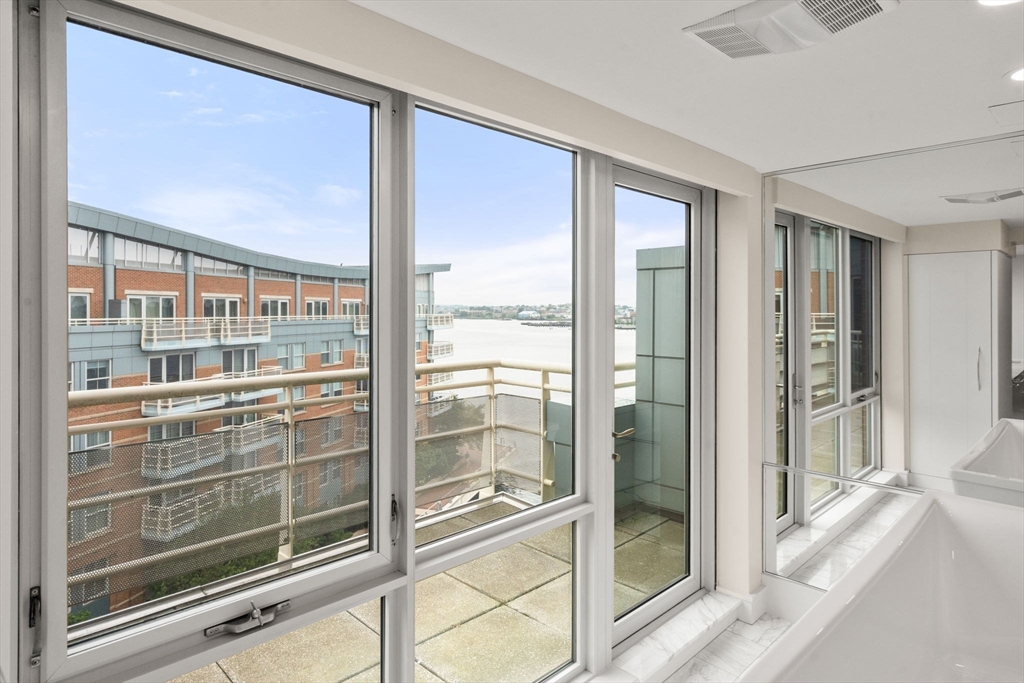 Boston, Massachusetts, 02109, United States, 3 Bedrooms Bedrooms, ,3 BathroomsBathrooms,Residential,For Sale,1847370