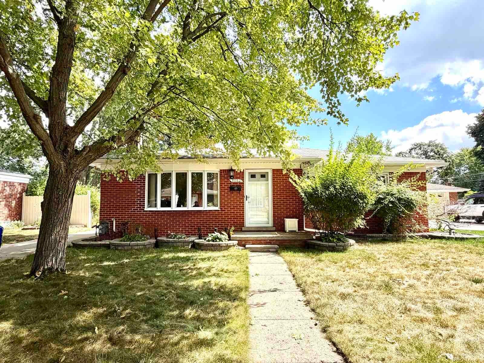 Woodring St, Livonia, MI 48150