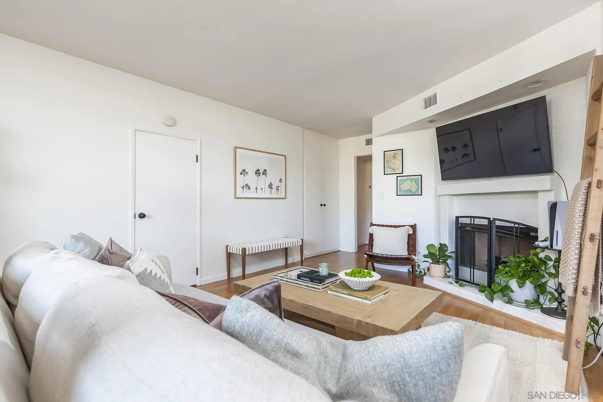 San Diego, California, 92110, United States, 1 Bedroom Bedrooms, ,1 BathroomBathrooms,Residential,For Sale,1999135