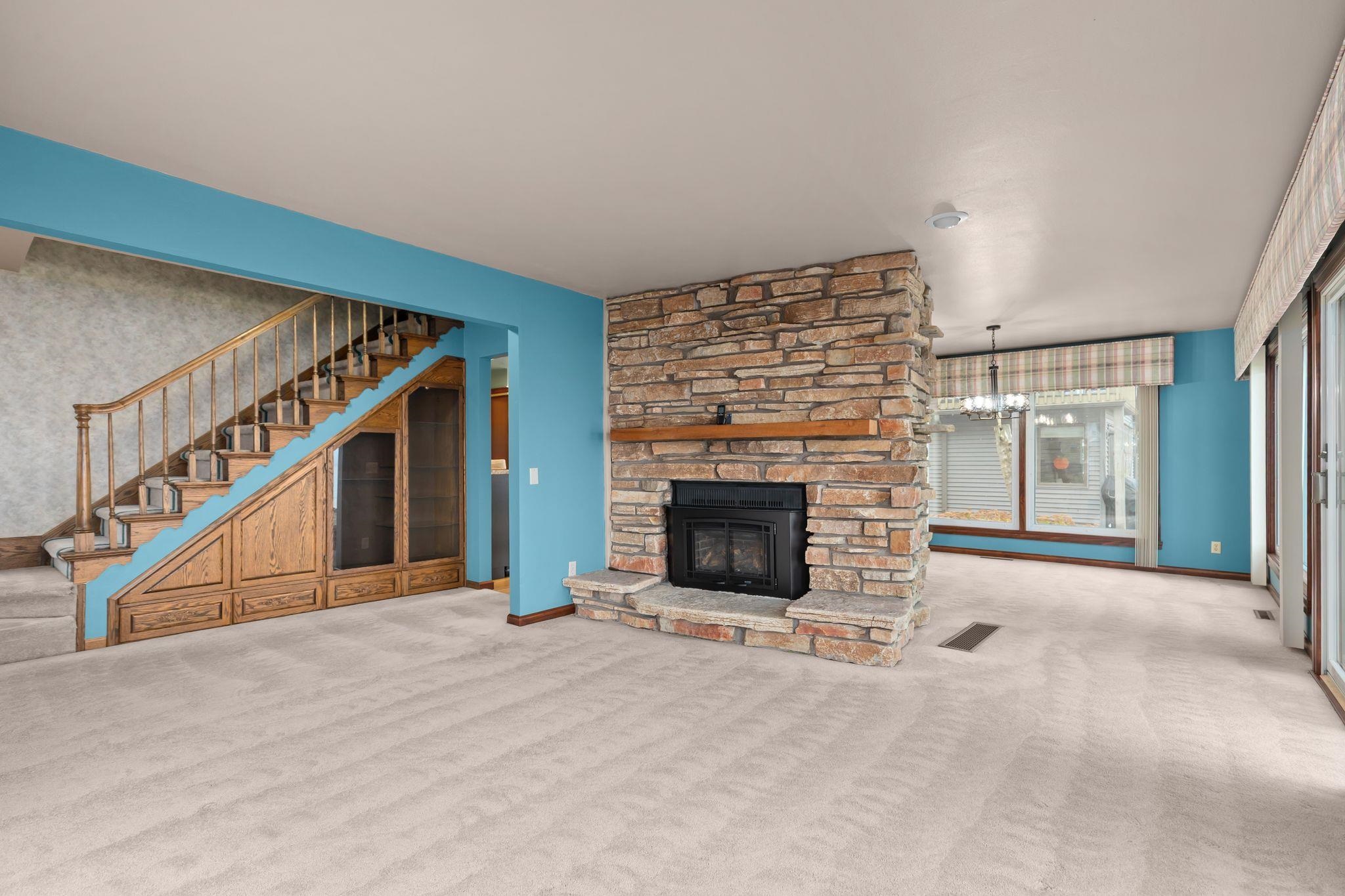 MENASHA, Wisconsin, 54942, United States, 4 Bedrooms Bedrooms, ,2 BathroomsBathrooms,Residential,For Sale,1996983