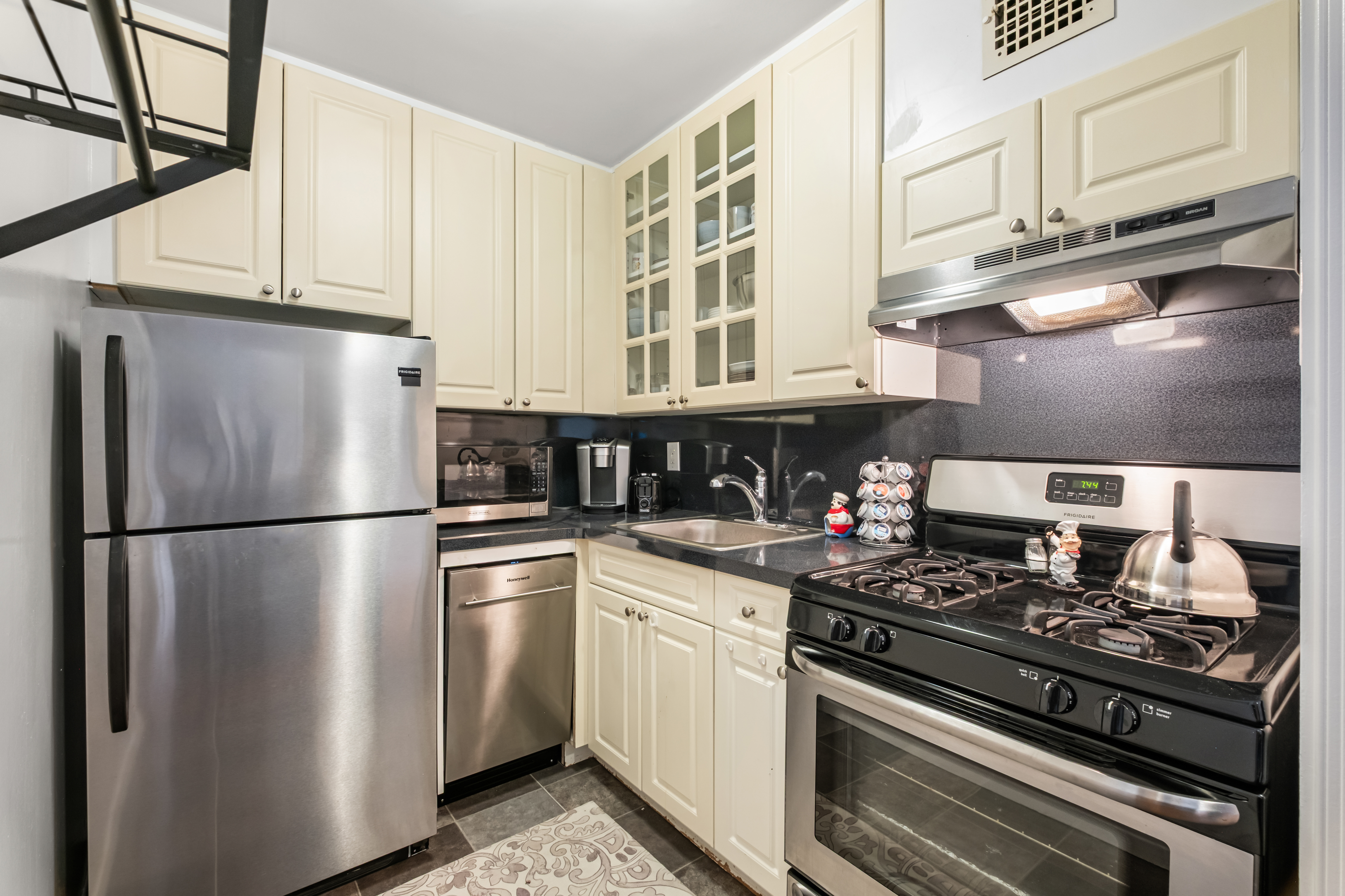  Located in the heart of White Plains. - 物件實景