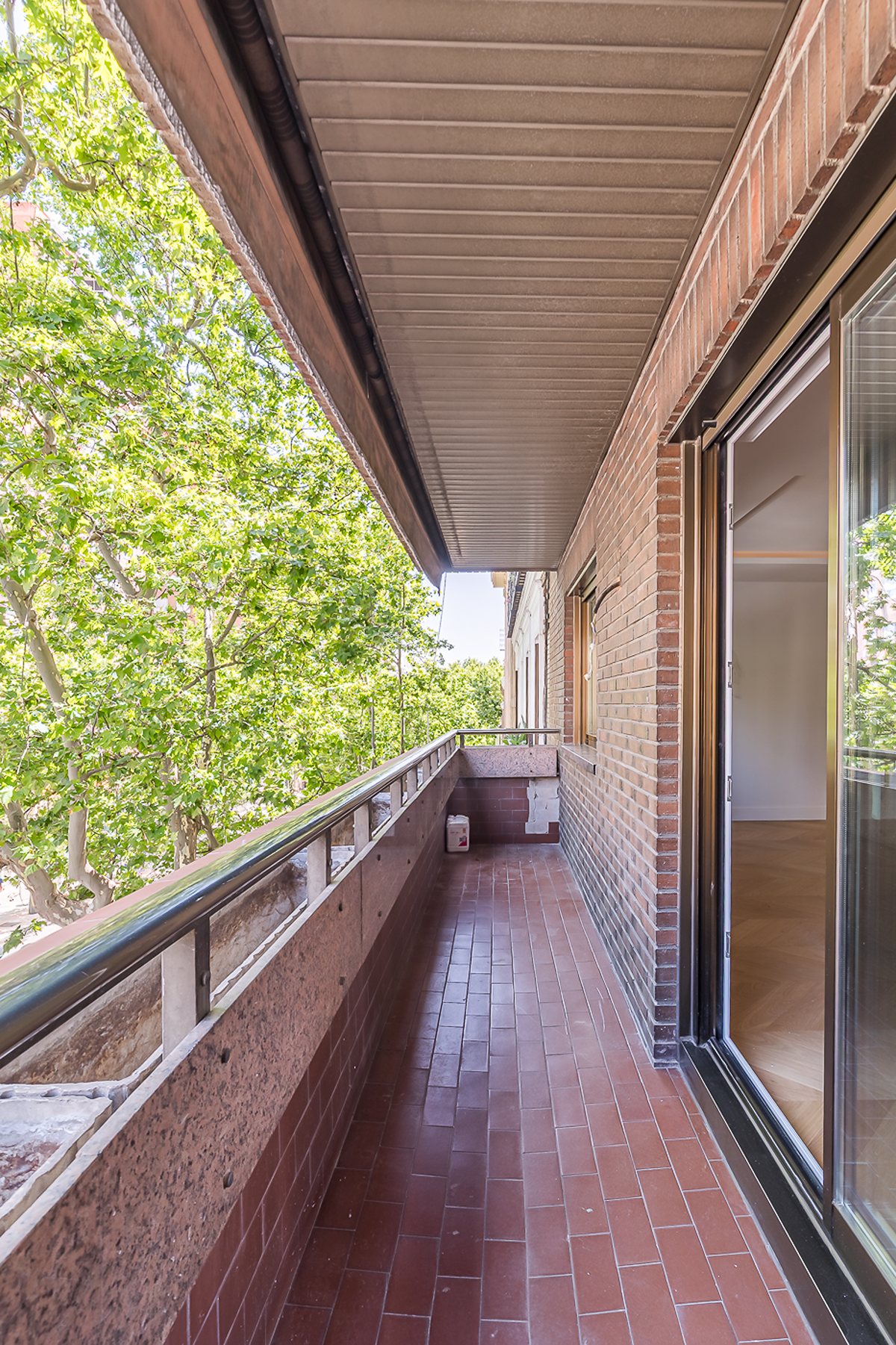  Flat with large terrace, balcony, parking, and storage room - 物件實景
