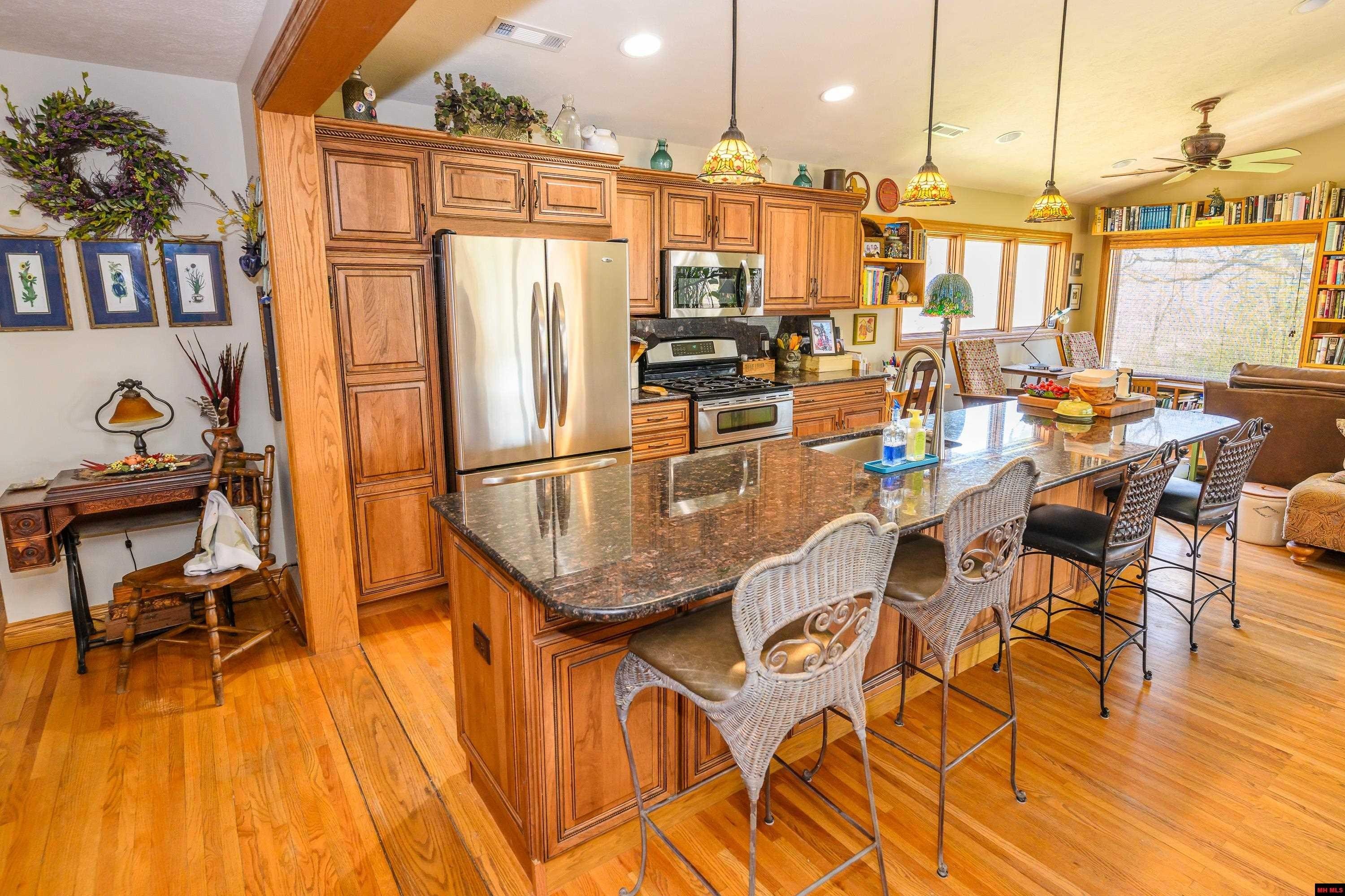 Mountain Home, Arkansas, 72653, United States, 5 Bedrooms Bedrooms, ,4 BathroomsBathrooms,Residential,For Sale,2031508